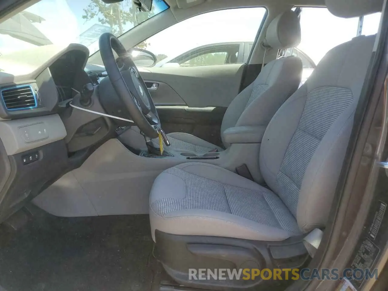 7 fotografías del automóvil dañado KNDCM3LD7K5326028 KIA NIRO 2019