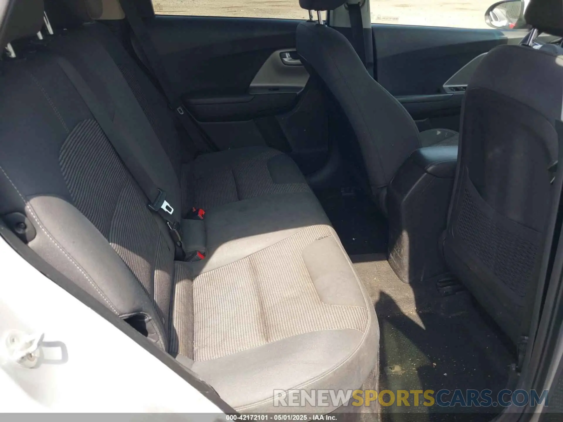 8 fotografías del automóvil dañado KNDCB3LC0L5360696 KIA NIRO 2020