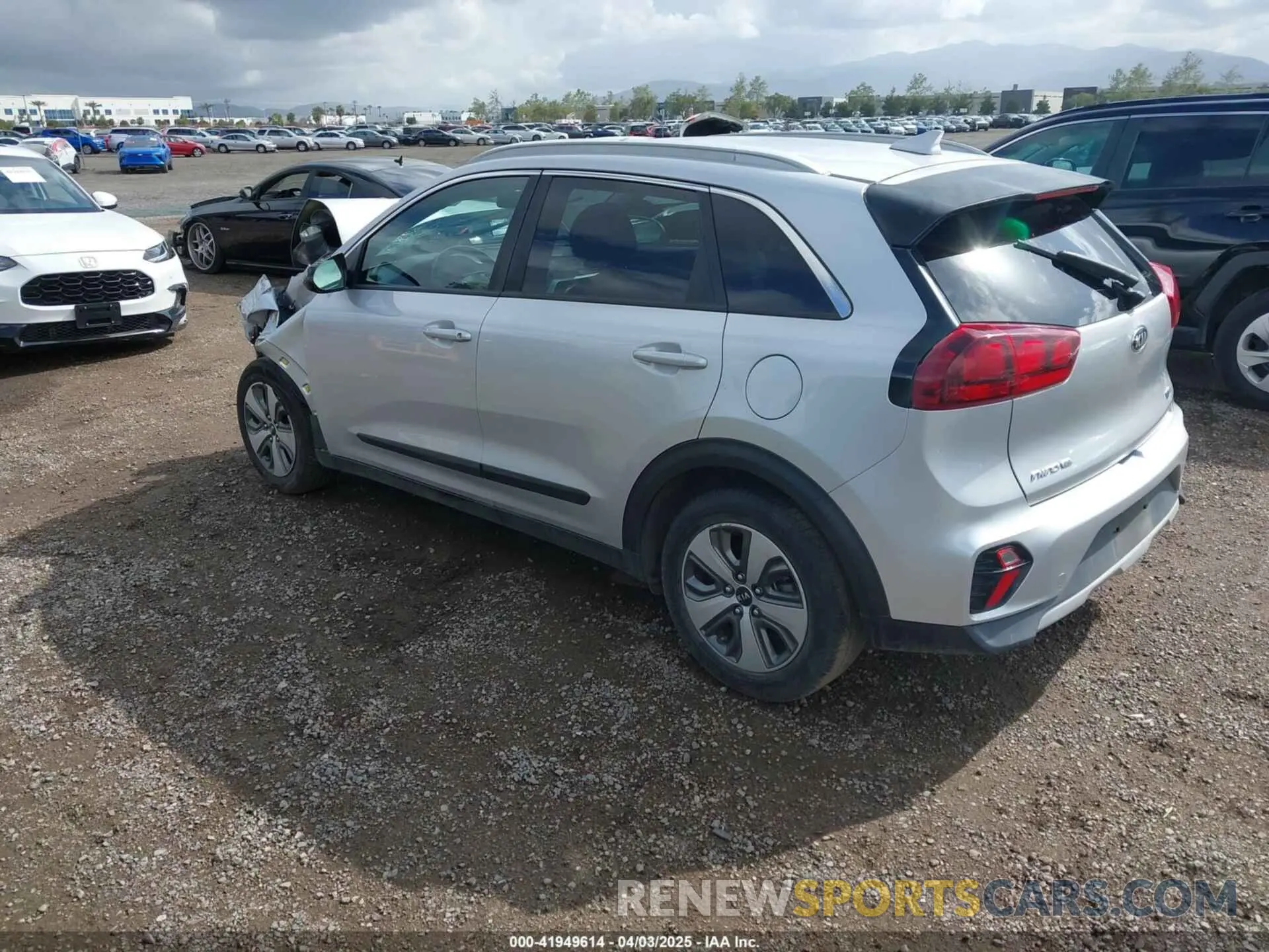 3 fotografías del automóvil dañado KNDCB3LC0L5371441 KIA NIRO 2020