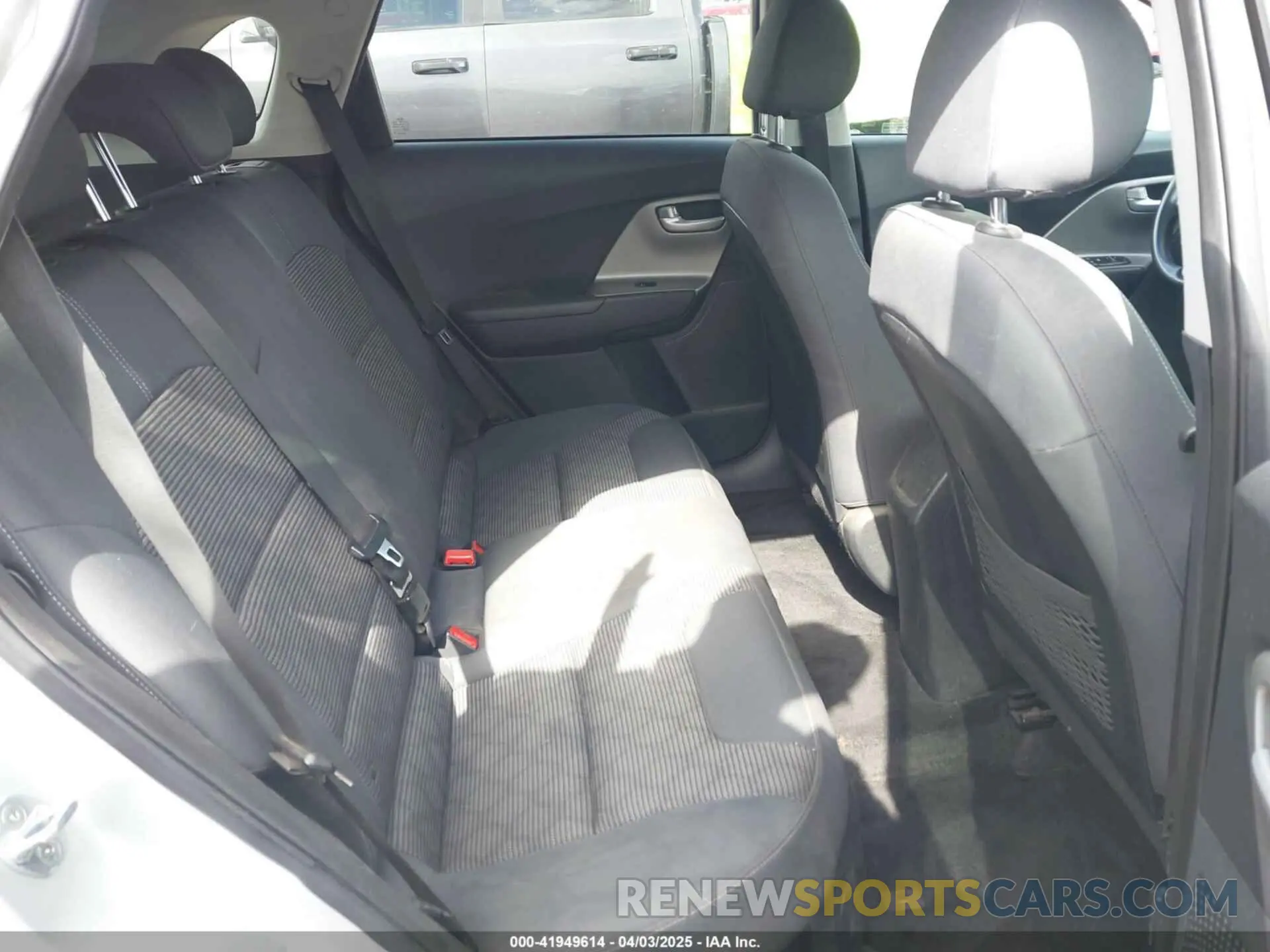 8 fotografías del automóvil dañado KNDCB3LC0L5371441 KIA NIRO 2020