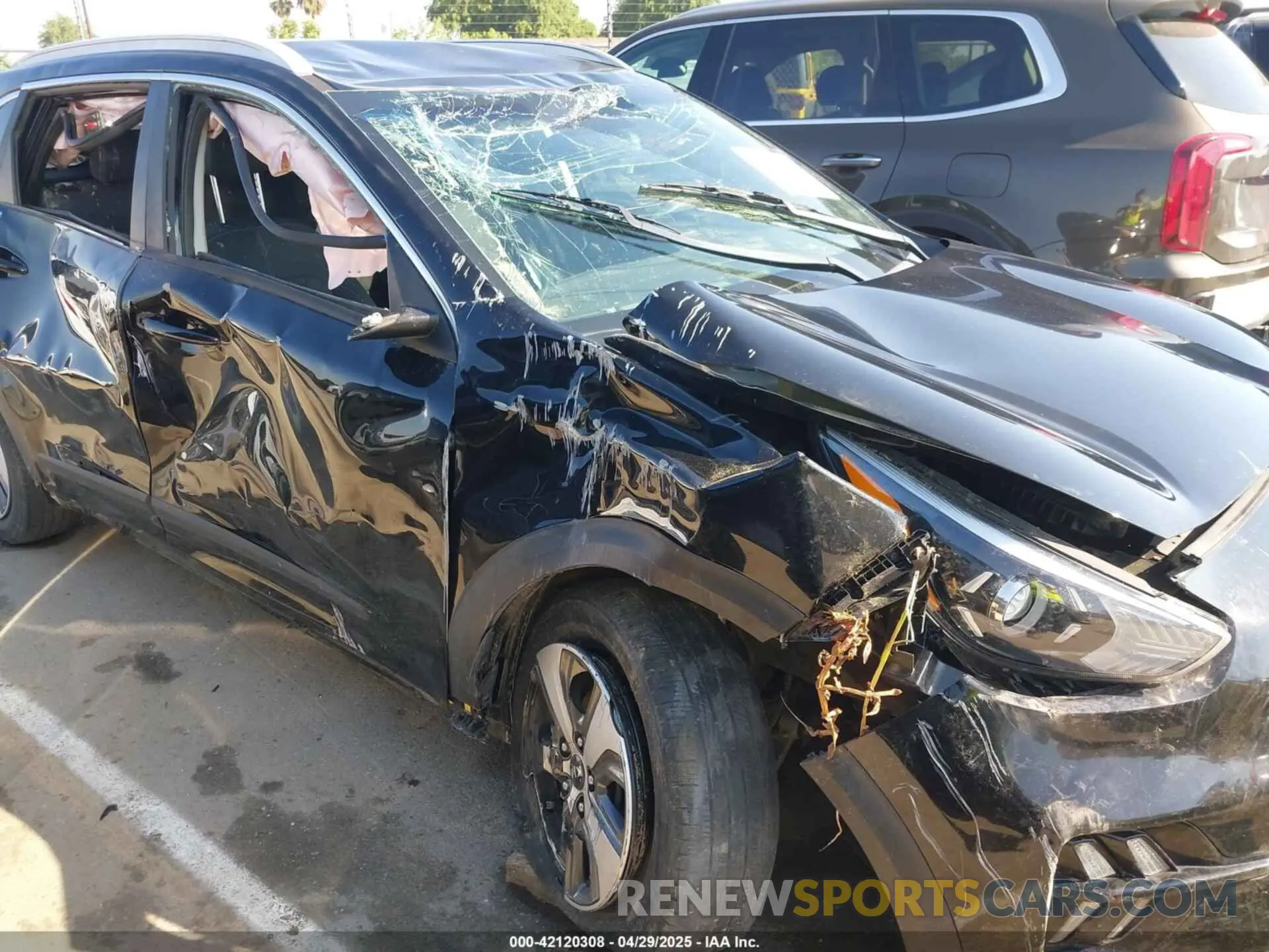 14 fotografías del automóvil dañado KNDCB3LC2L5375460 KIA NIRO 2020