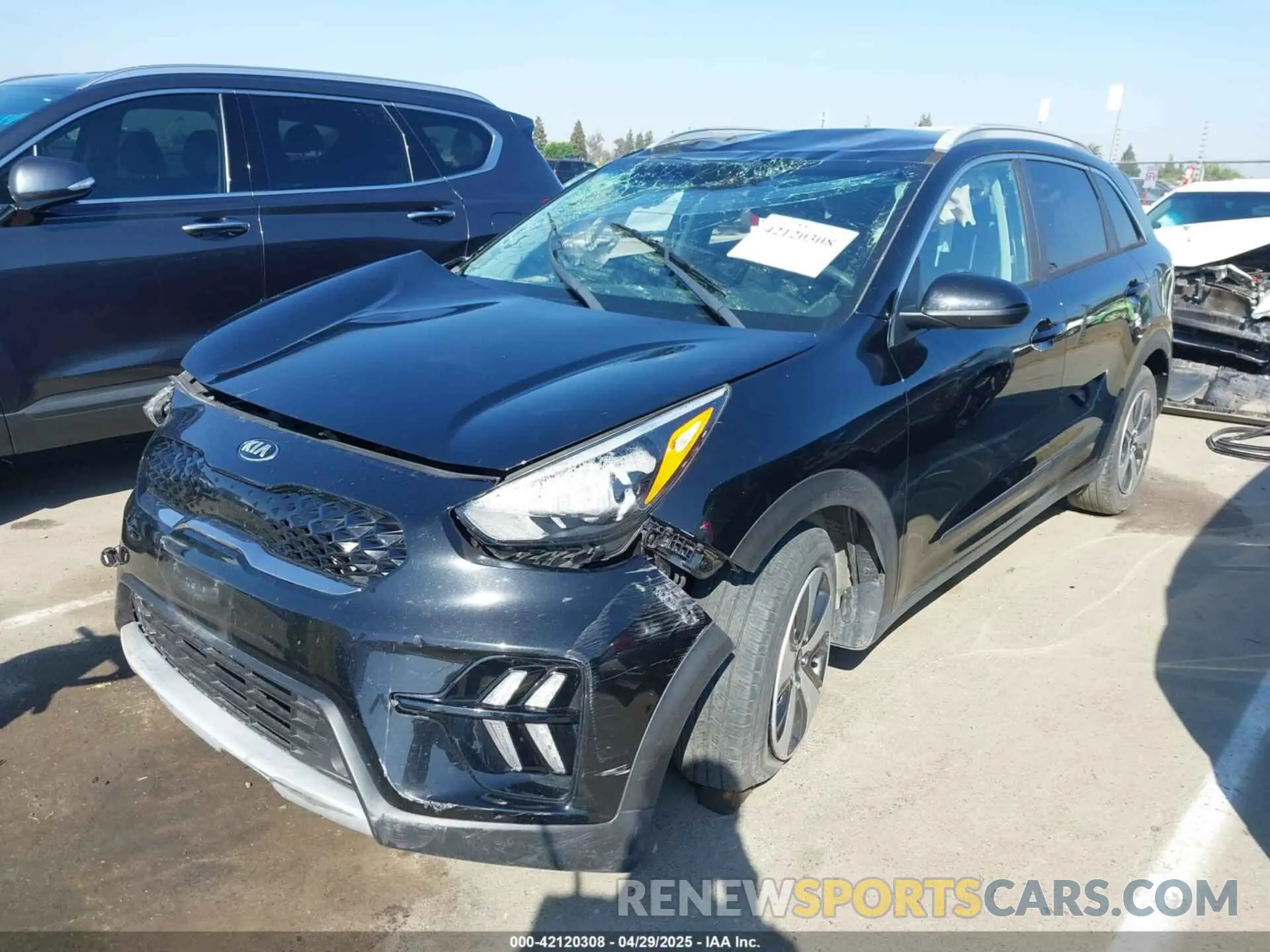 2 fotografías del automóvil dañado KNDCB3LC2L5375460 KIA NIRO 2020