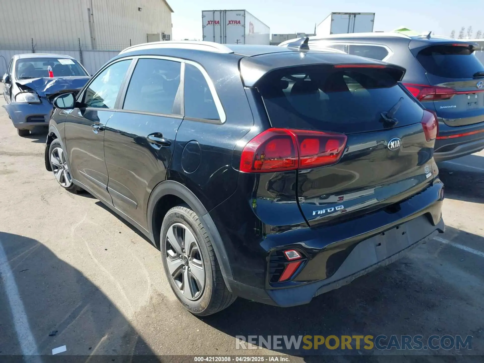 3 fotografías del automóvil dañado KNDCB3LC2L5375460 KIA NIRO 2020