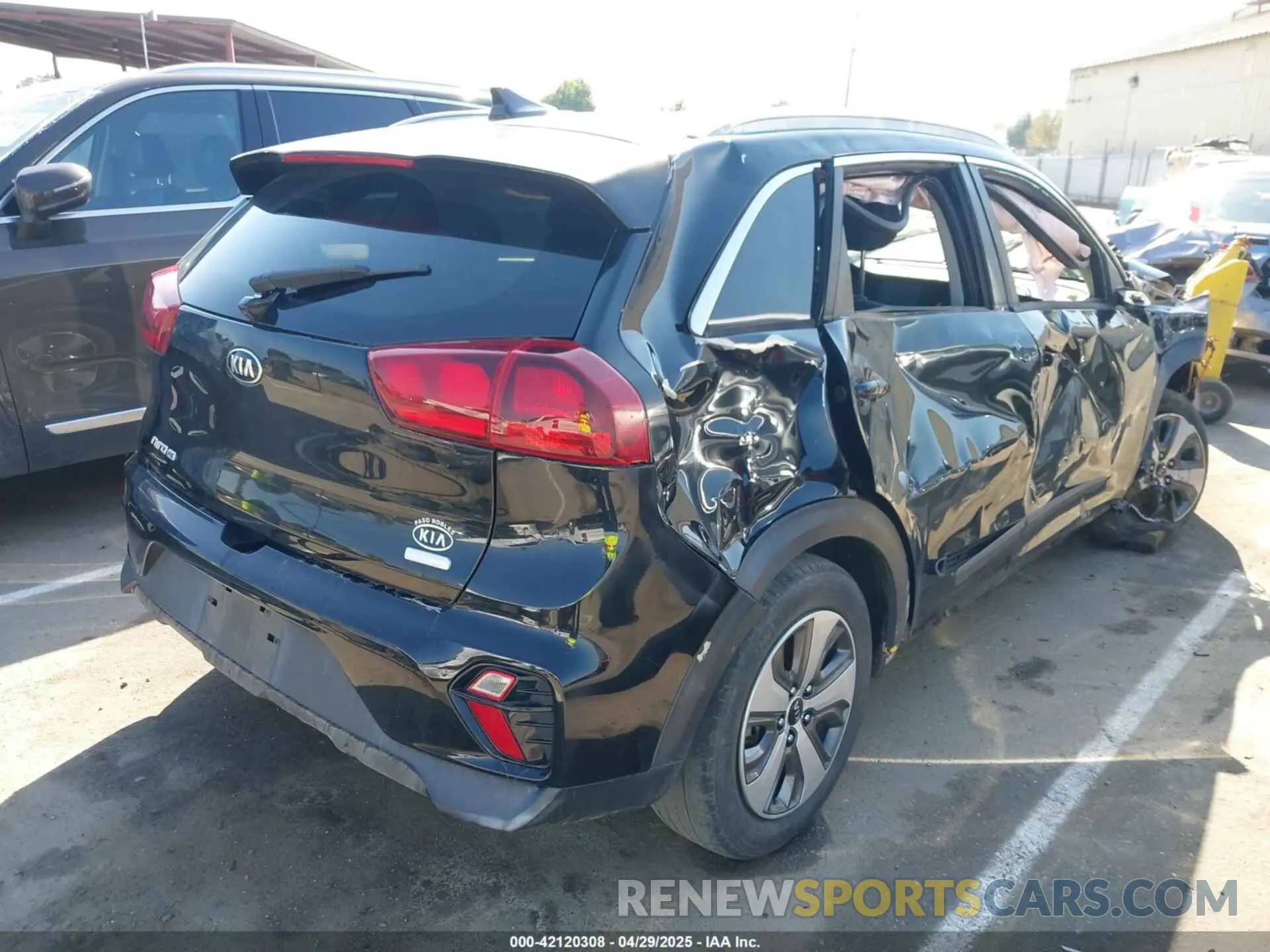 4 fotografías del automóvil dañado KNDCB3LC2L5375460 KIA NIRO 2020