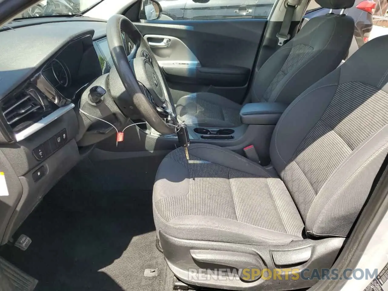 7 fotografías del automóvil dañado KNDCB3LC2L5397412 KIA NIRO 2020