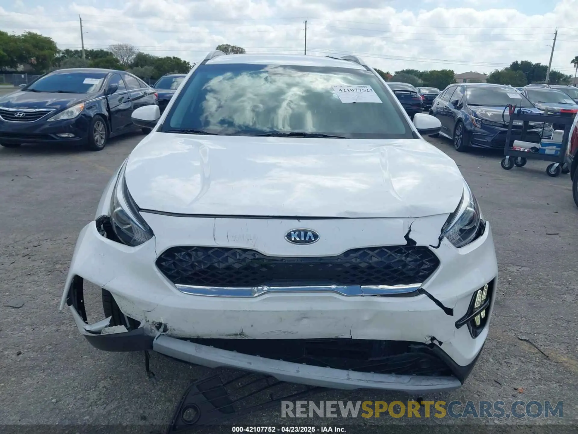 12 fotografías del automóvil dañado KNDCB3LC3L5423810 KIA NIRO 2020