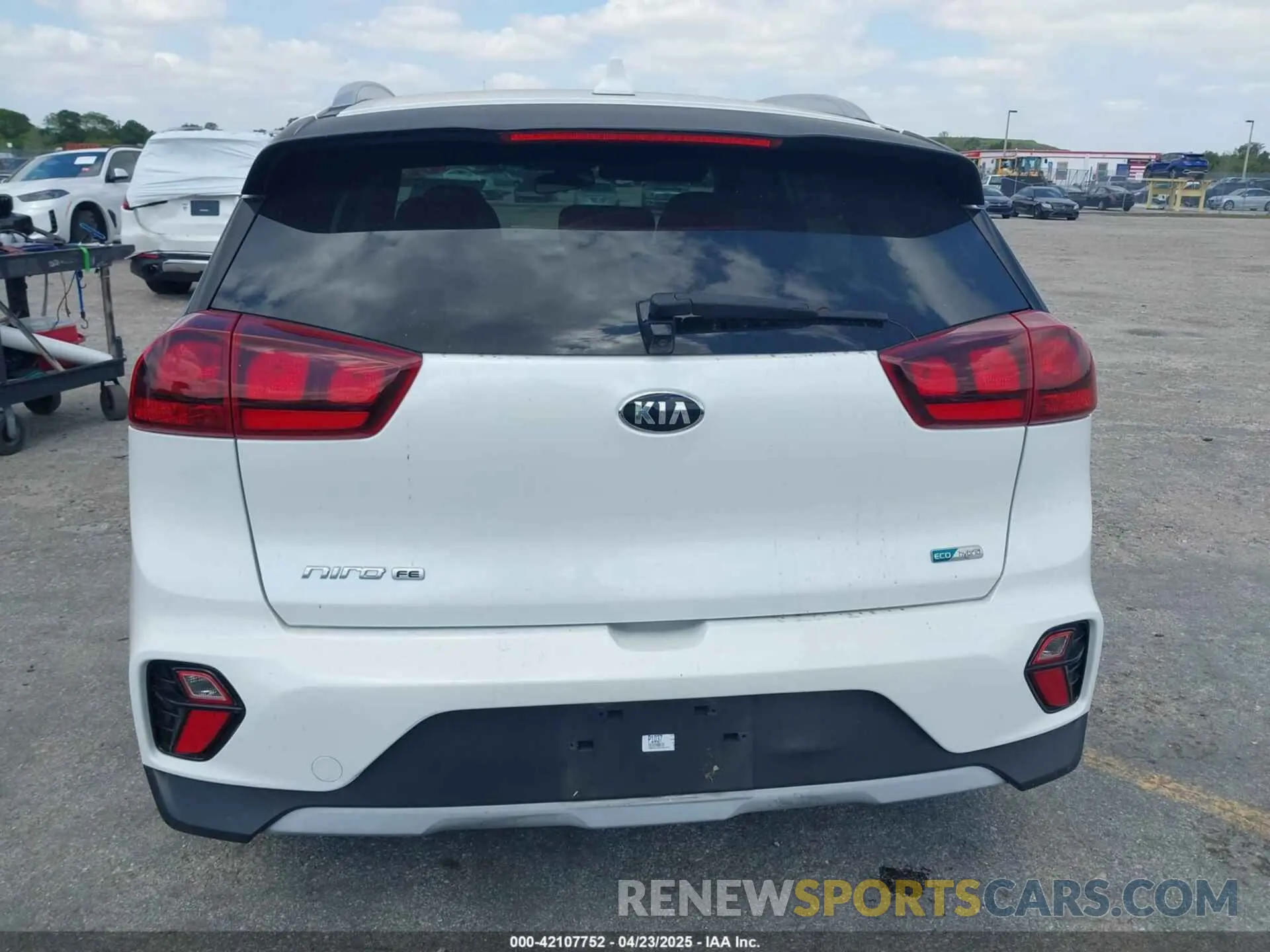 16 fotografías del automóvil dañado KNDCB3LC3L5423810 KIA NIRO 2020