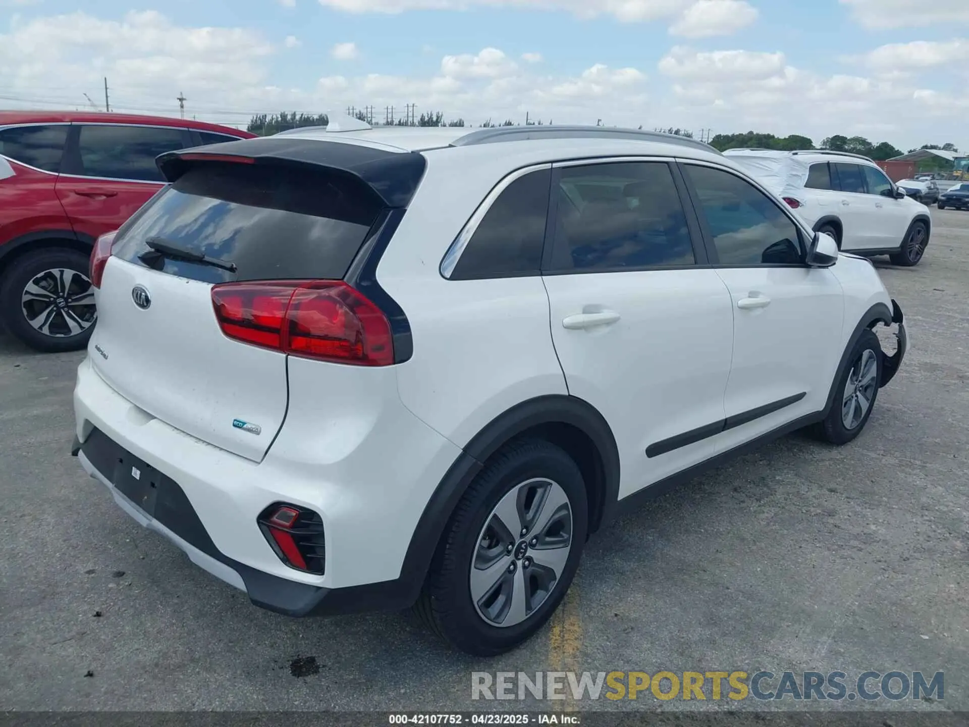 4 fotografías del automóvil dañado KNDCB3LC3L5423810 KIA NIRO 2020