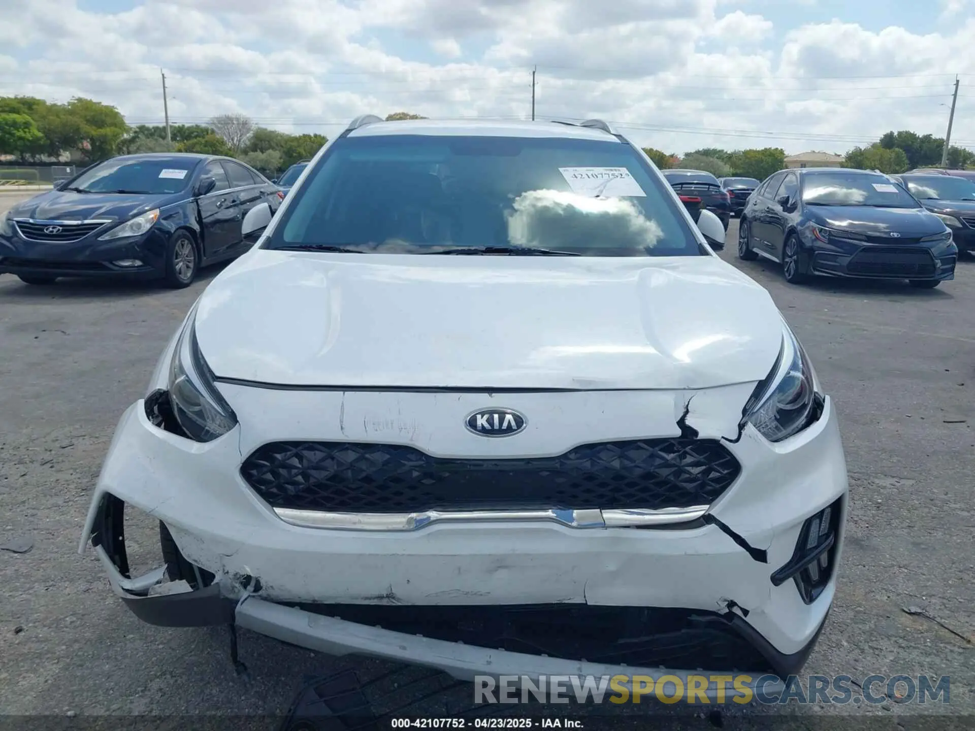 6 fotografías del automóvil dañado KNDCB3LC3L5423810 KIA NIRO 2020