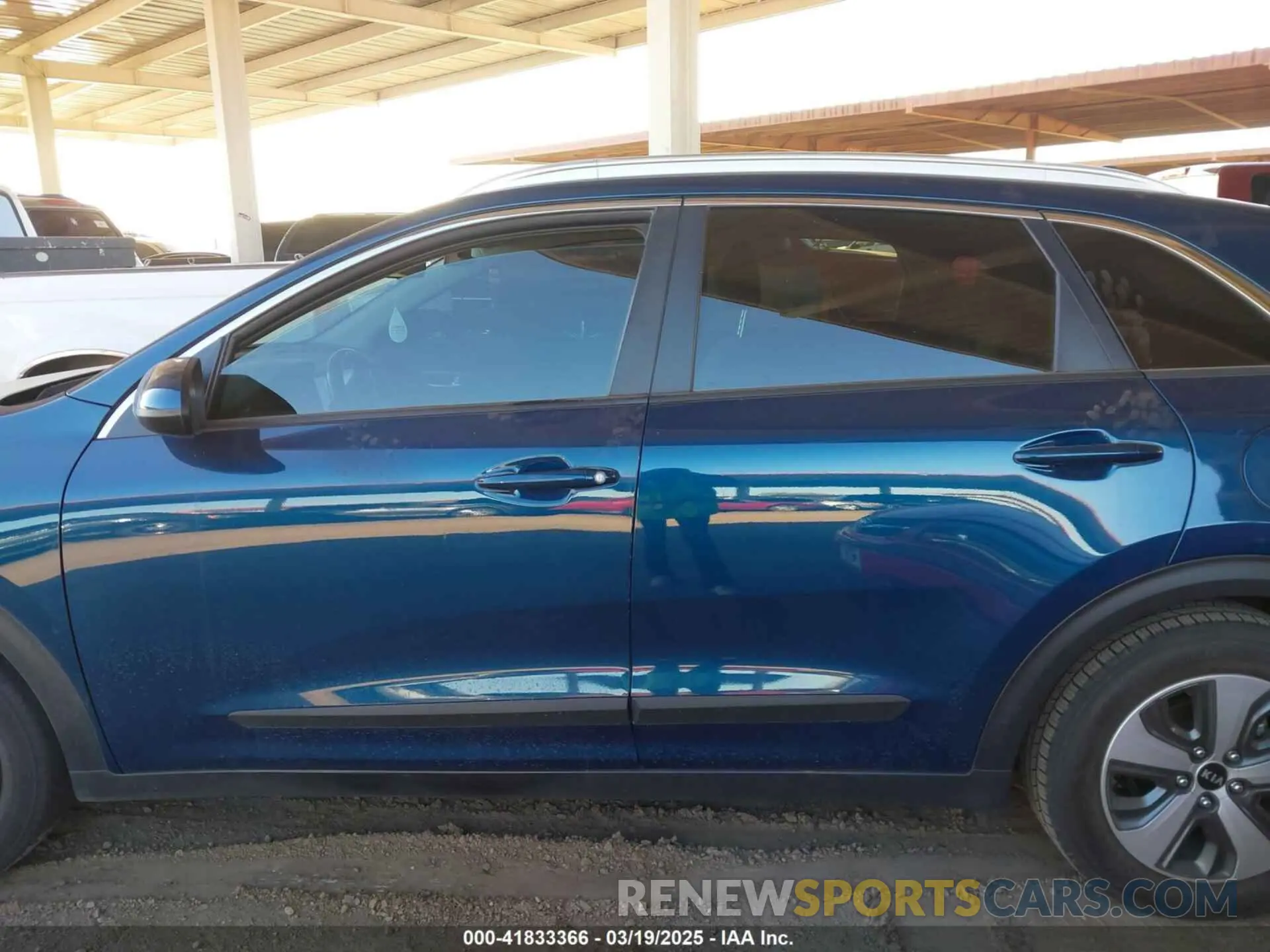 13 fotografías del automóvil dañado KNDCB3LC4L5439787 KIA NIRO 2020