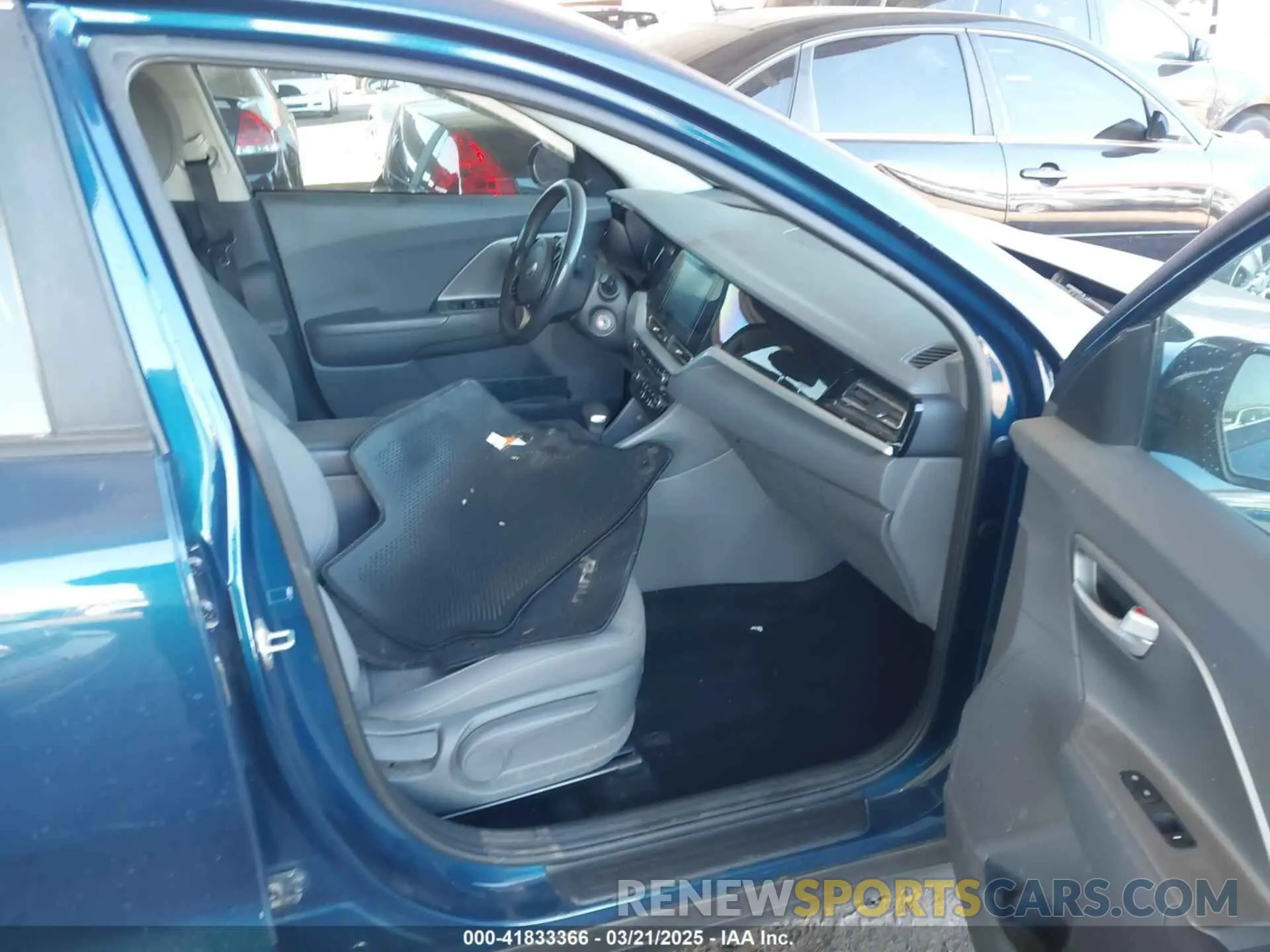 5 fotografías del automóvil dañado KNDCB3LC4L5439787 KIA NIRO 2020