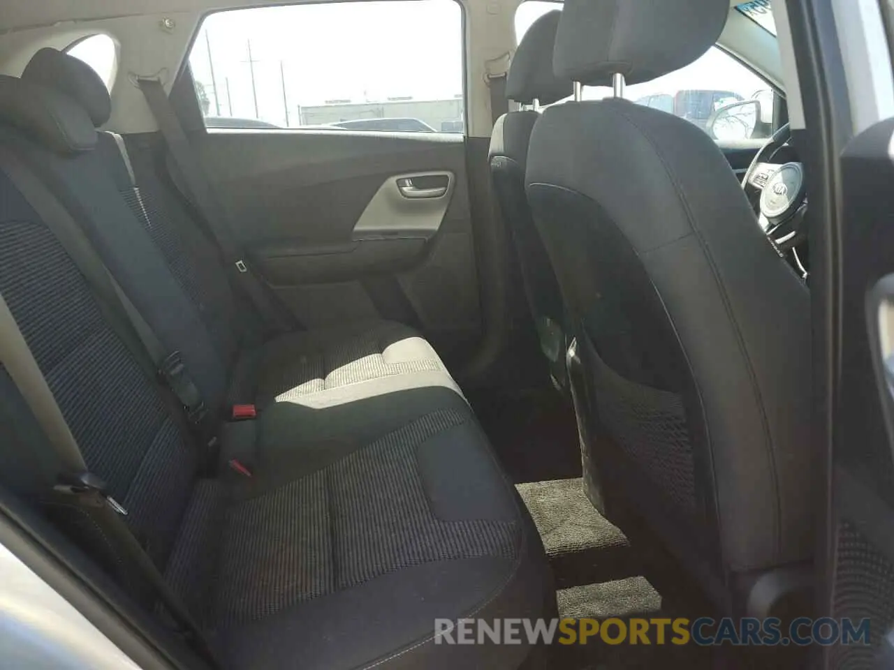 11 fotografías del automóvil dañado KNDCB3LC5L5361617 KIA NIRO 2020