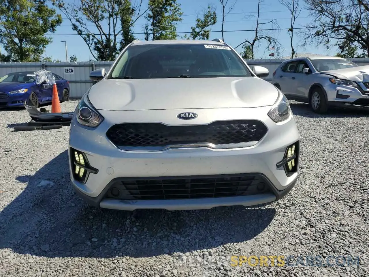 5 fotografías del automóvil dañado KNDCB3LC5L5361617 KIA NIRO 2020