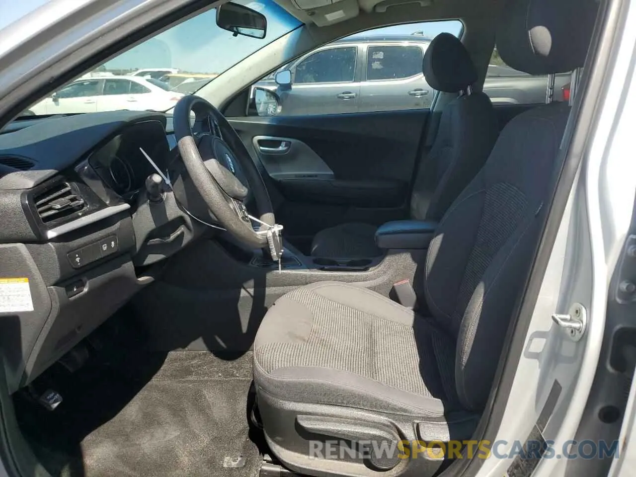 7 fotografías del automóvil dañado KNDCB3LC5L5361617 KIA NIRO 2020