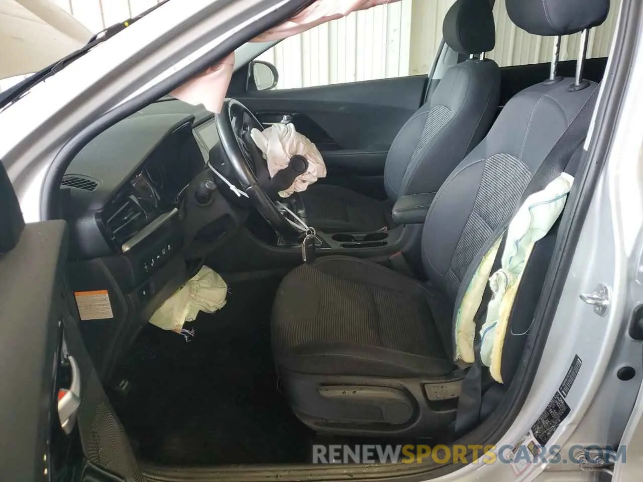 7 fotografías del automóvil dañado KNDCB3LC5L5436235 KIA NIRO 2020