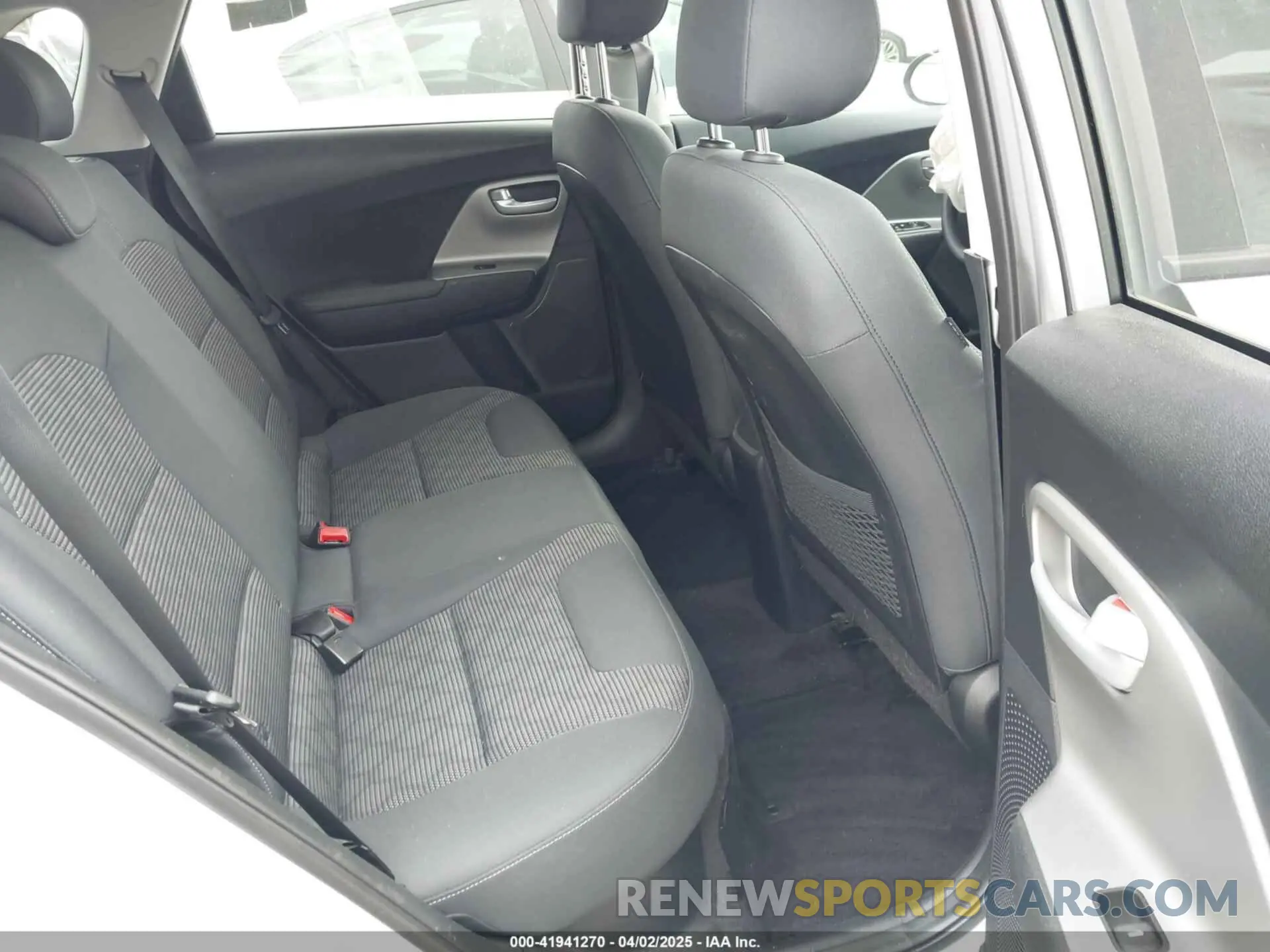 8 fotografías del automóvil dañado KNDCB3LC6L5395839 KIA NIRO 2020