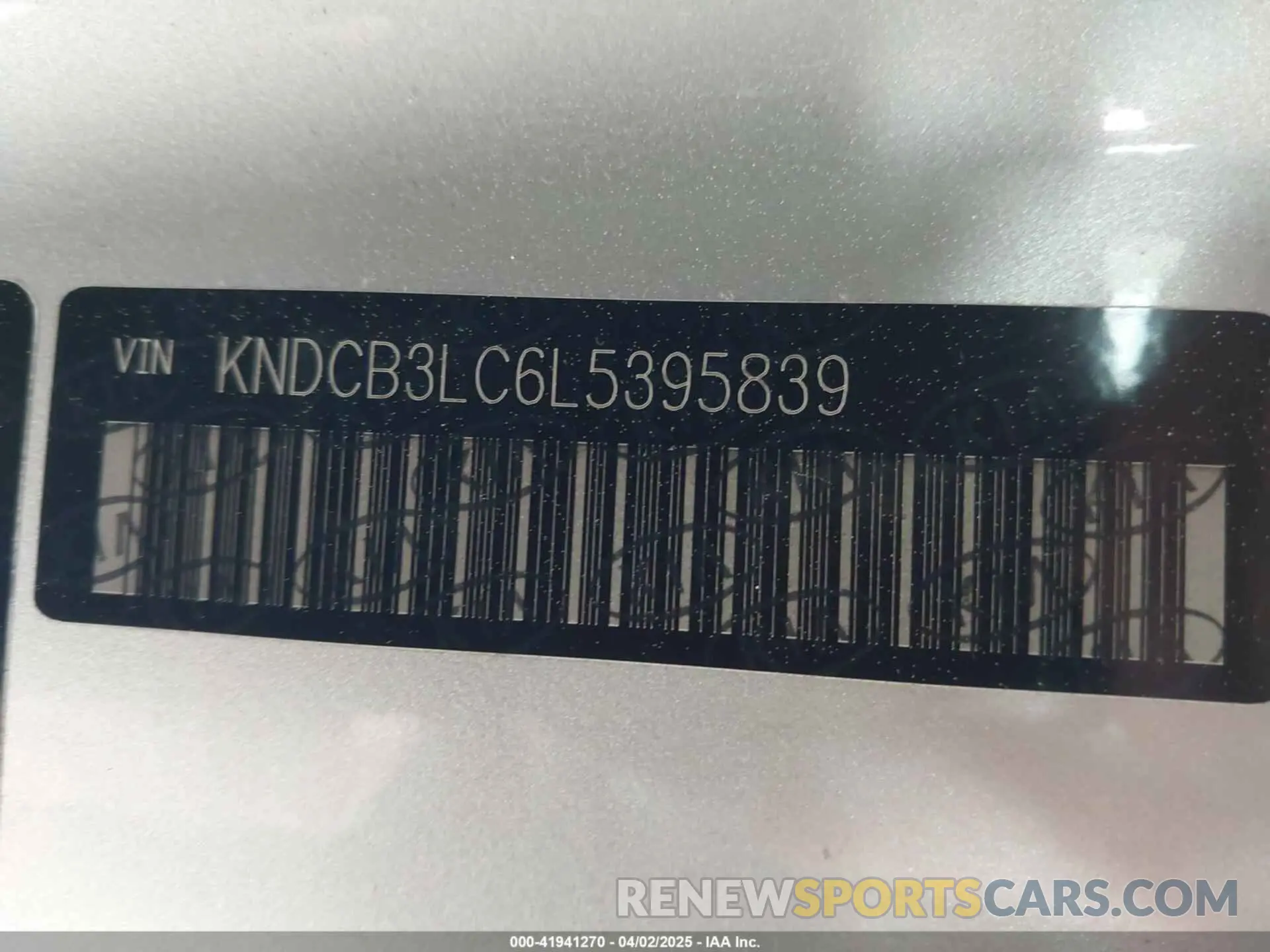 9 fotografías del automóvil dañado KNDCB3LC6L5395839 KIA NIRO 2020