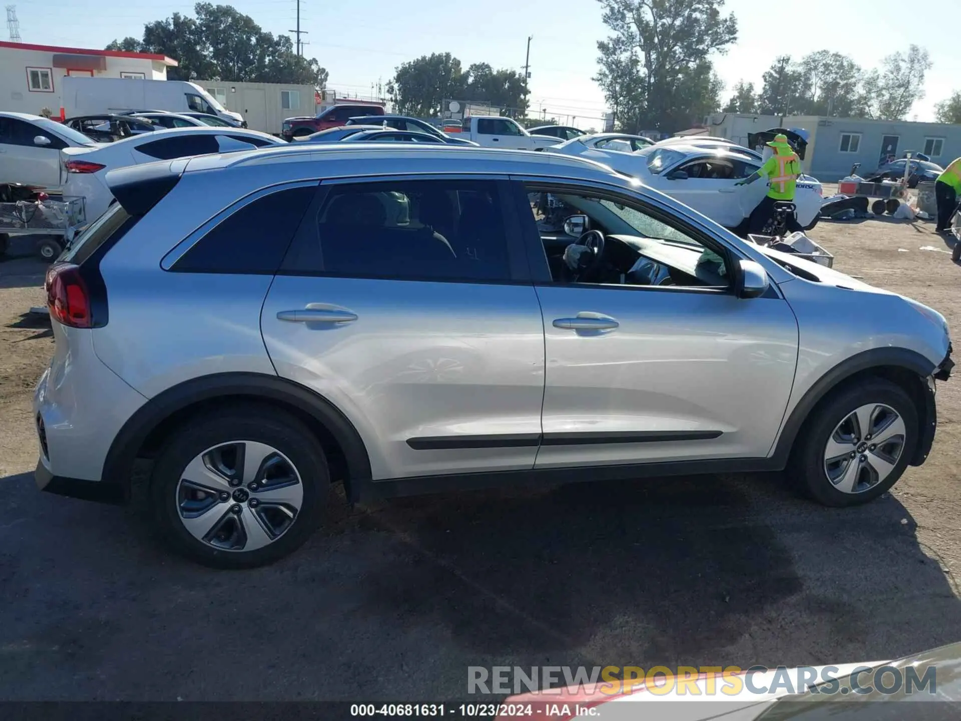 13 fotografías del automóvil dañado KNDCB3LC6L5438852 KIA NIRO 2020