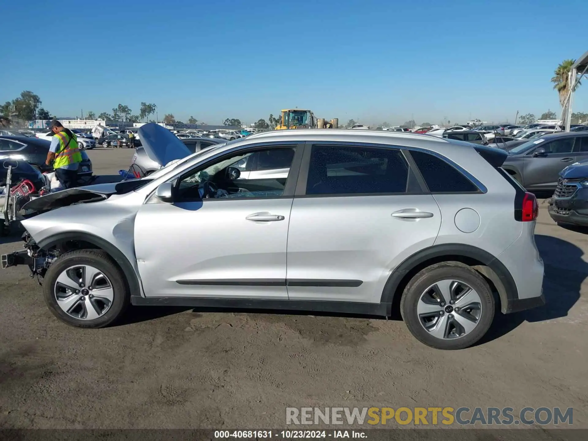 14 fotografías del automóvil dañado KNDCB3LC6L5438852 KIA NIRO 2020
