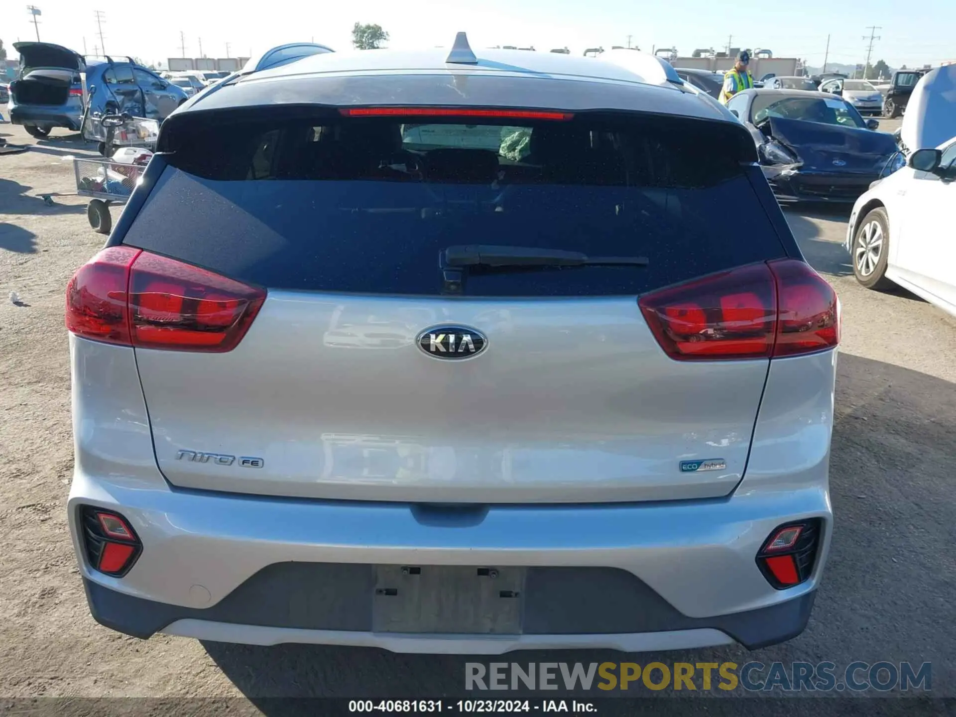 16 fotografías del automóvil dañado KNDCB3LC6L5438852 KIA NIRO 2020