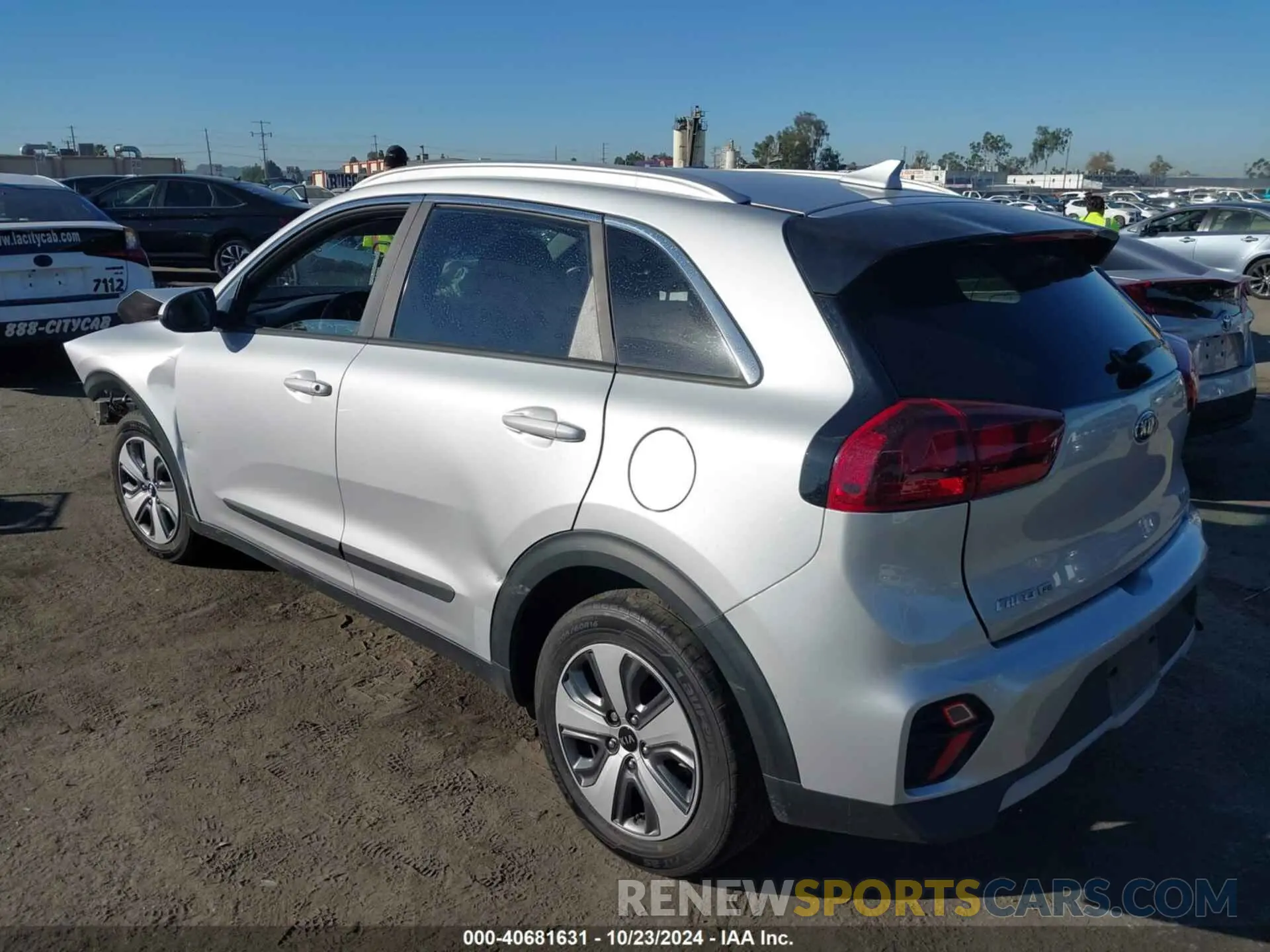 3 fotografías del automóvil dañado KNDCB3LC6L5438852 KIA NIRO 2020