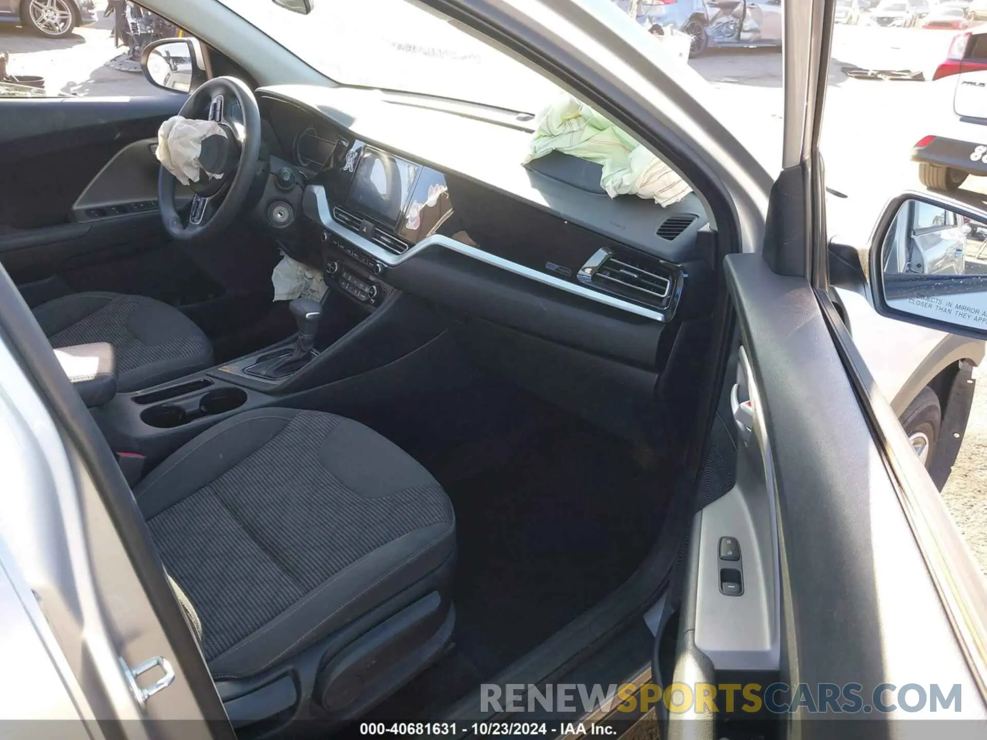 5 fotografías del automóvil dañado KNDCB3LC6L5438852 KIA NIRO 2020