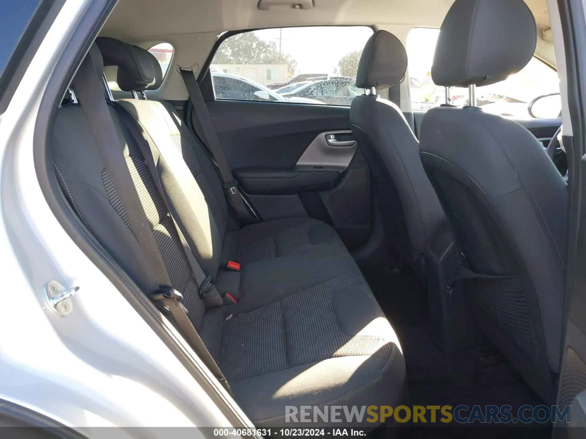 8 fotografías del automóvil dañado KNDCB3LC6L5438852 KIA NIRO 2020