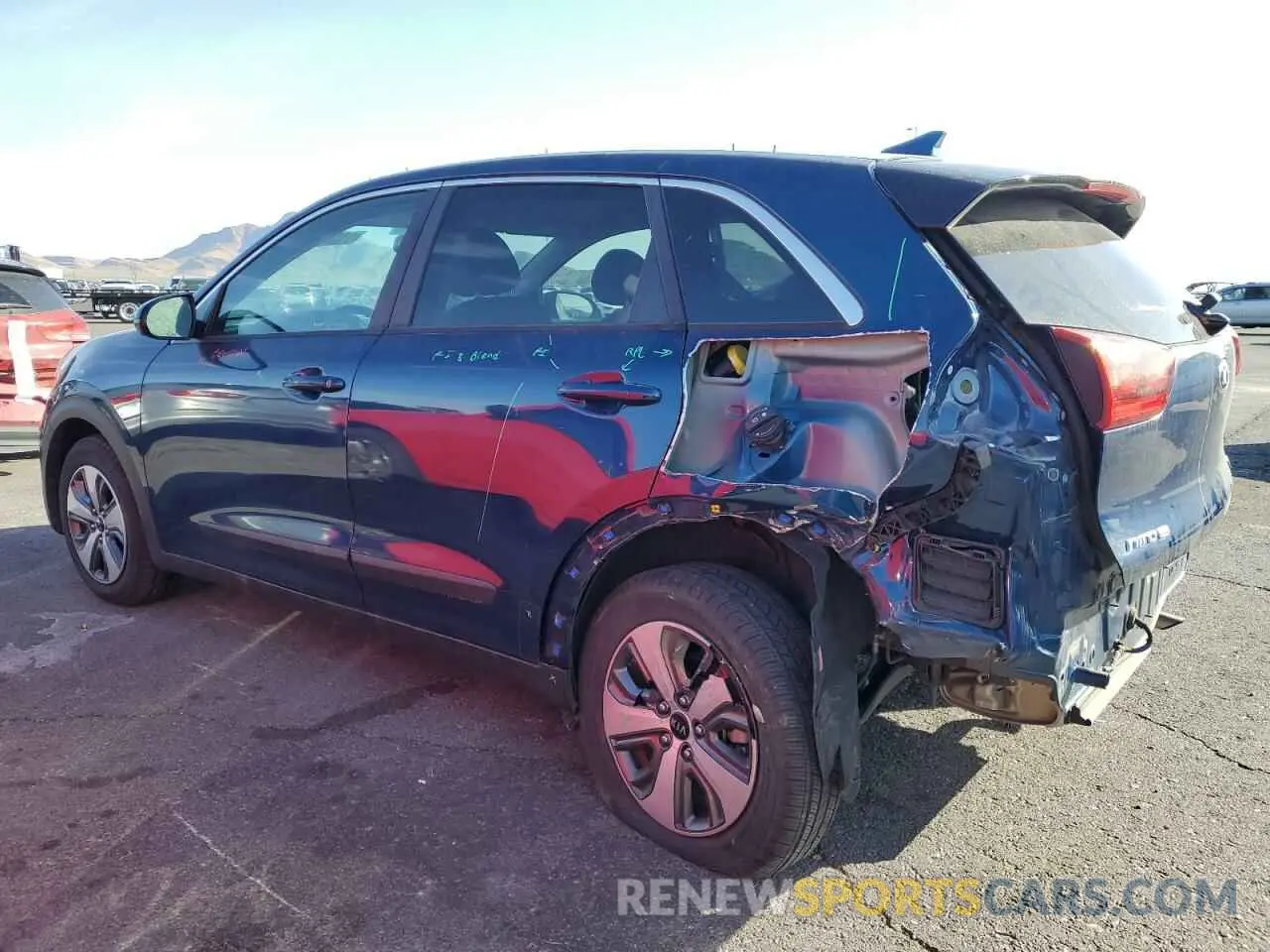 2 fotografías del automóvil dañado KNDCB3LC7L5394568 KIA NIRO 2020