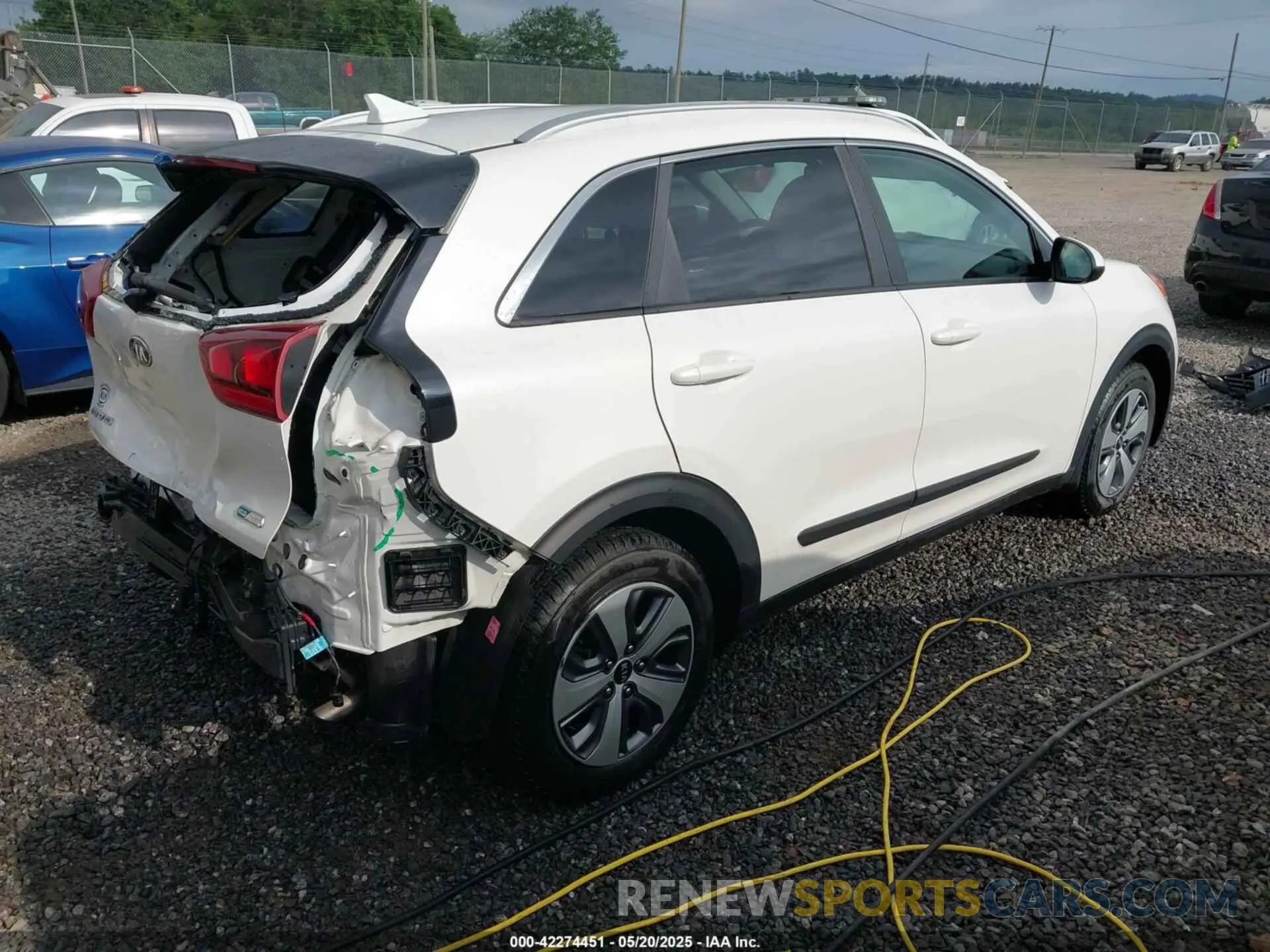 4 fotografías del automóvil dañado KNDCB3LC8L5420417 KIA NIRO 2020