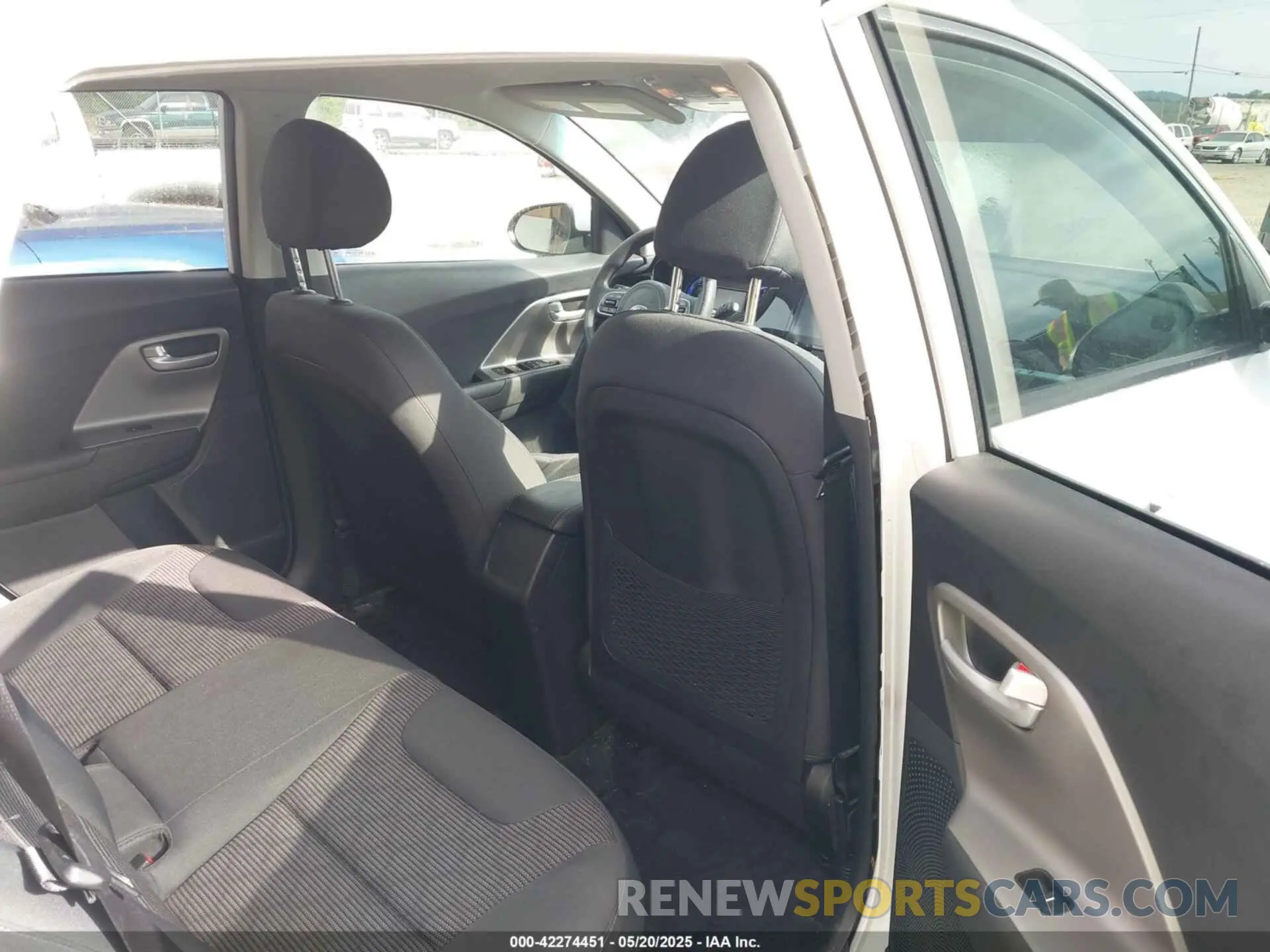 8 fotografías del automóvil dañado KNDCB3LC8L5420417 KIA NIRO 2020