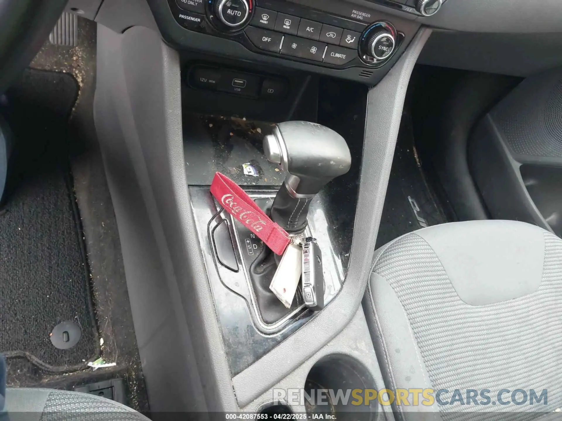 11 fotografías del automóvil dañado KNDCB3LC8L5443129 KIA NIRO 2020