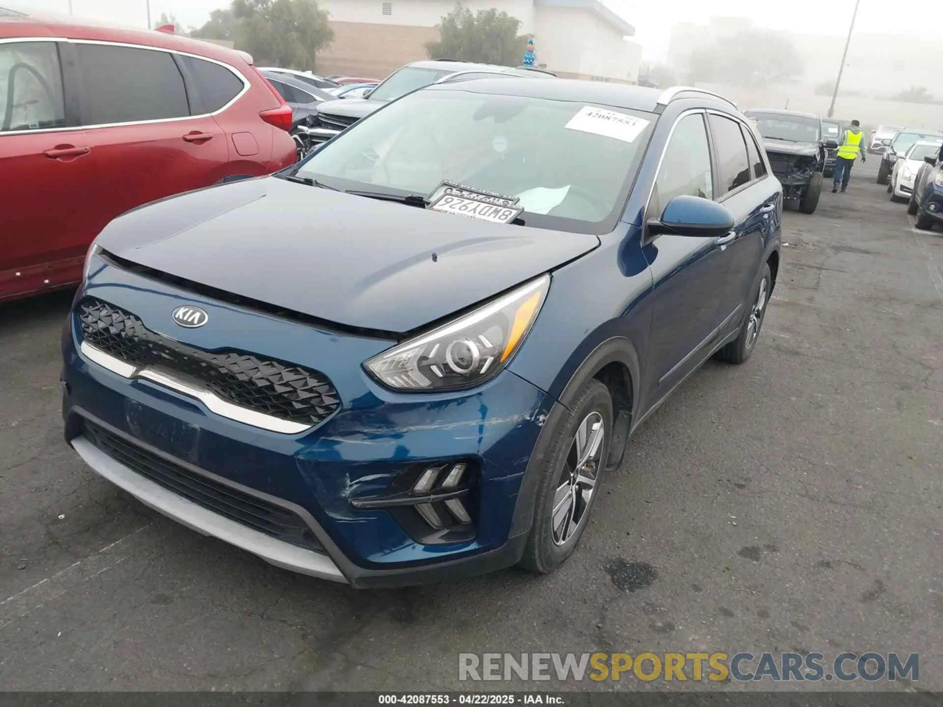 2 fotografías del automóvil dañado KNDCB3LC8L5443129 KIA NIRO 2020