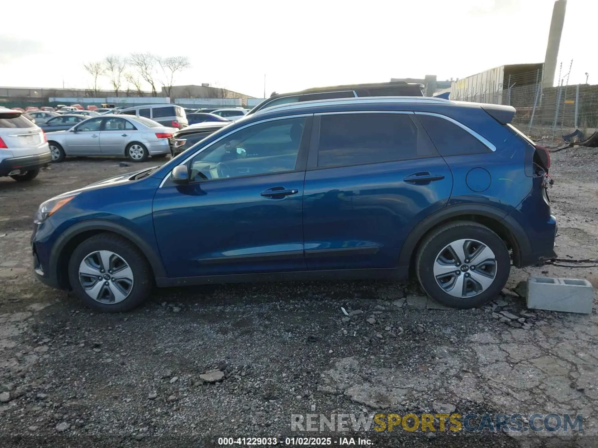 13 fotografías del automóvil dañado KNDCB3LC9L5360907 KIA NIRO 2020