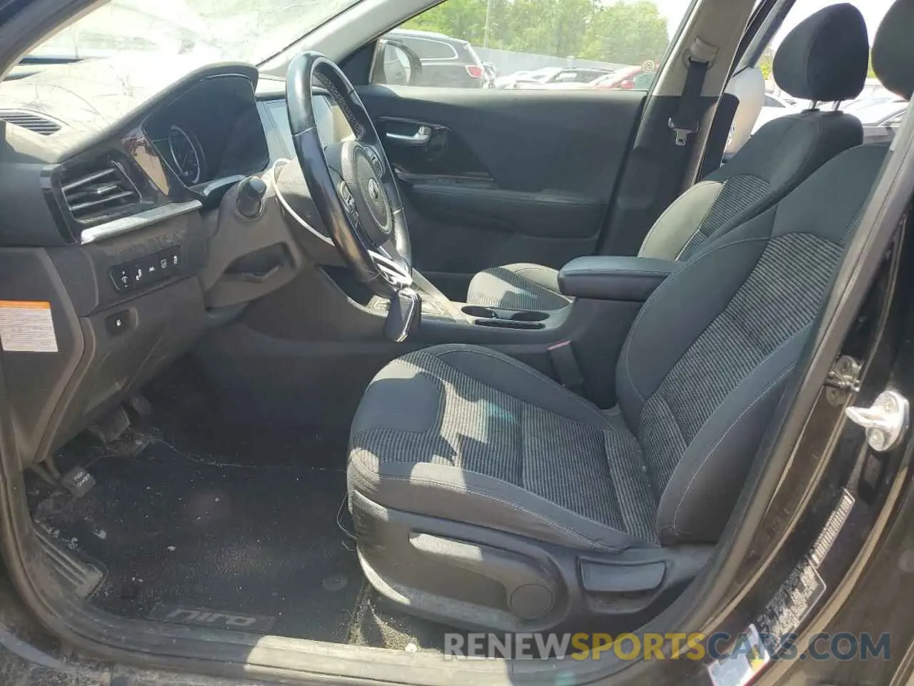 7 fotografías del automóvil dañado KNDCB3LC9L5400435 KIA NIRO 2020