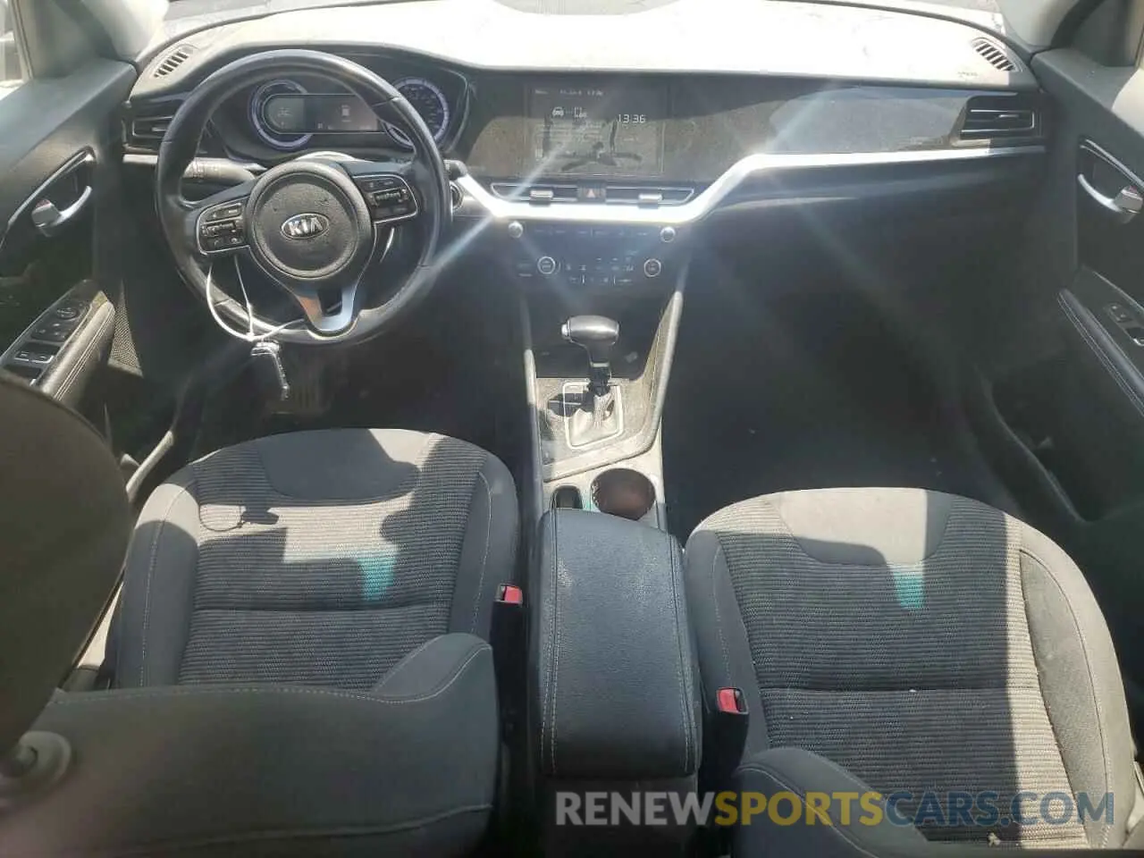 8 fotografías del automóvil dañado KNDCB3LC9L5400435 KIA NIRO 2020