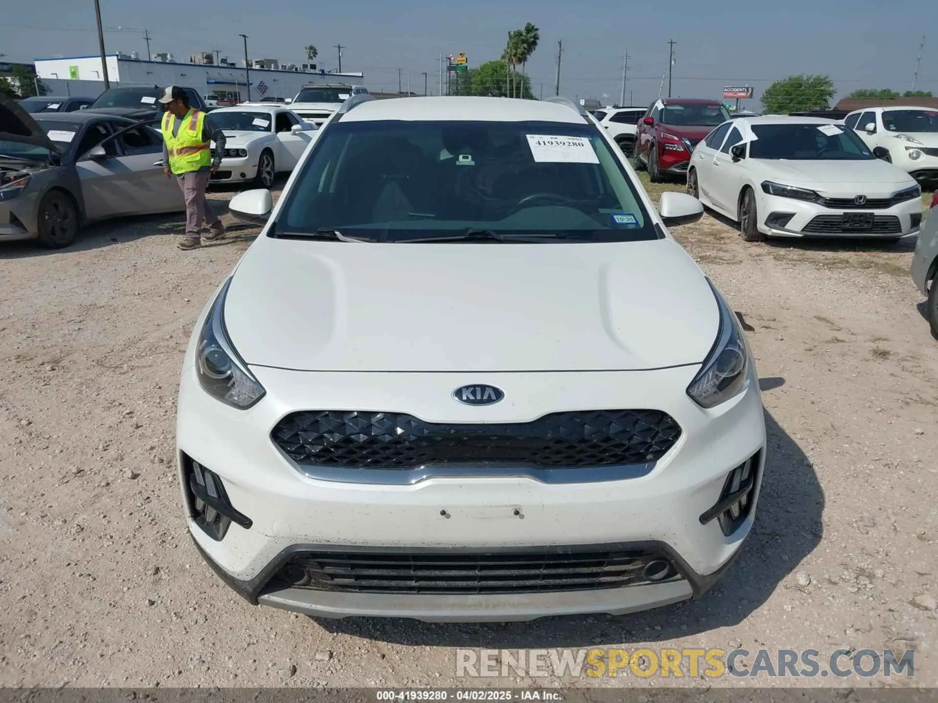 12 fotografías del automóvil dañado KNDCB3LCXL5400184 KIA NIRO 2020