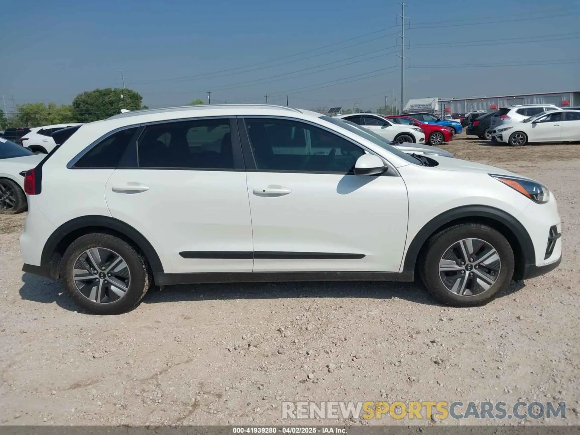 13 fotografías del automóvil dañado KNDCB3LCXL5400184 KIA NIRO 2020