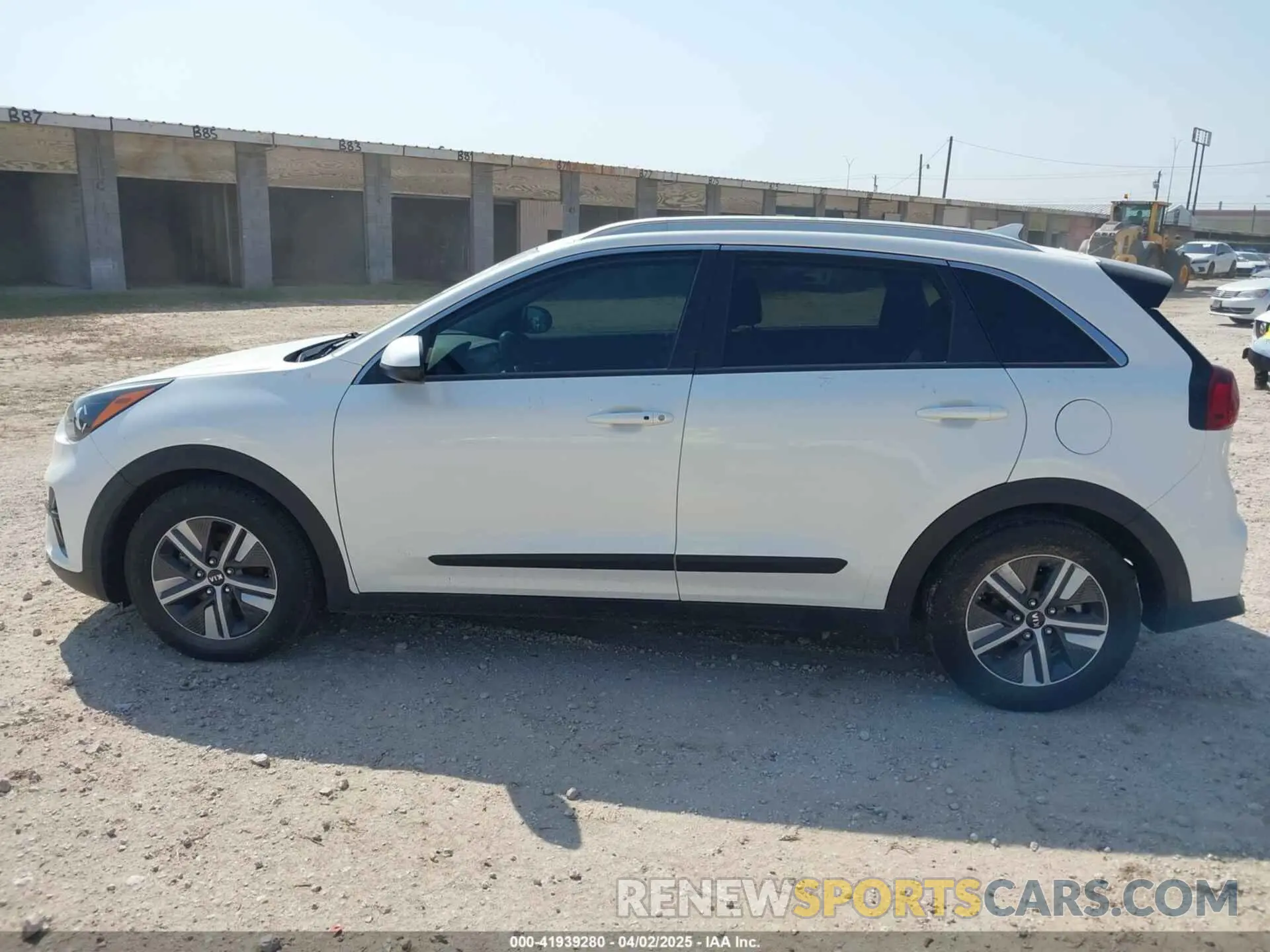 14 fotografías del automóvil dañado KNDCB3LCXL5400184 KIA NIRO 2020