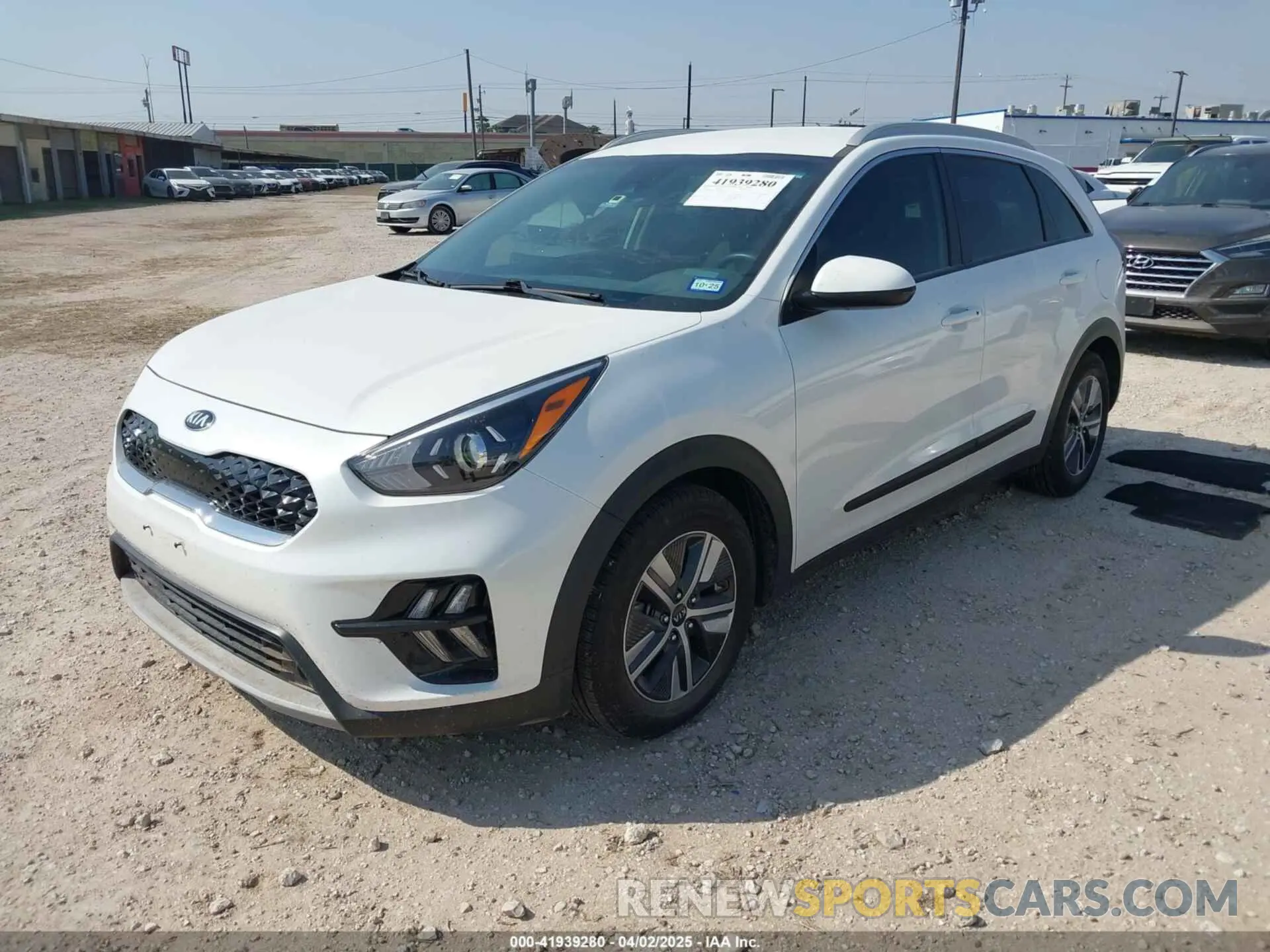 2 fotografías del automóvil dañado KNDCB3LCXL5400184 KIA NIRO 2020