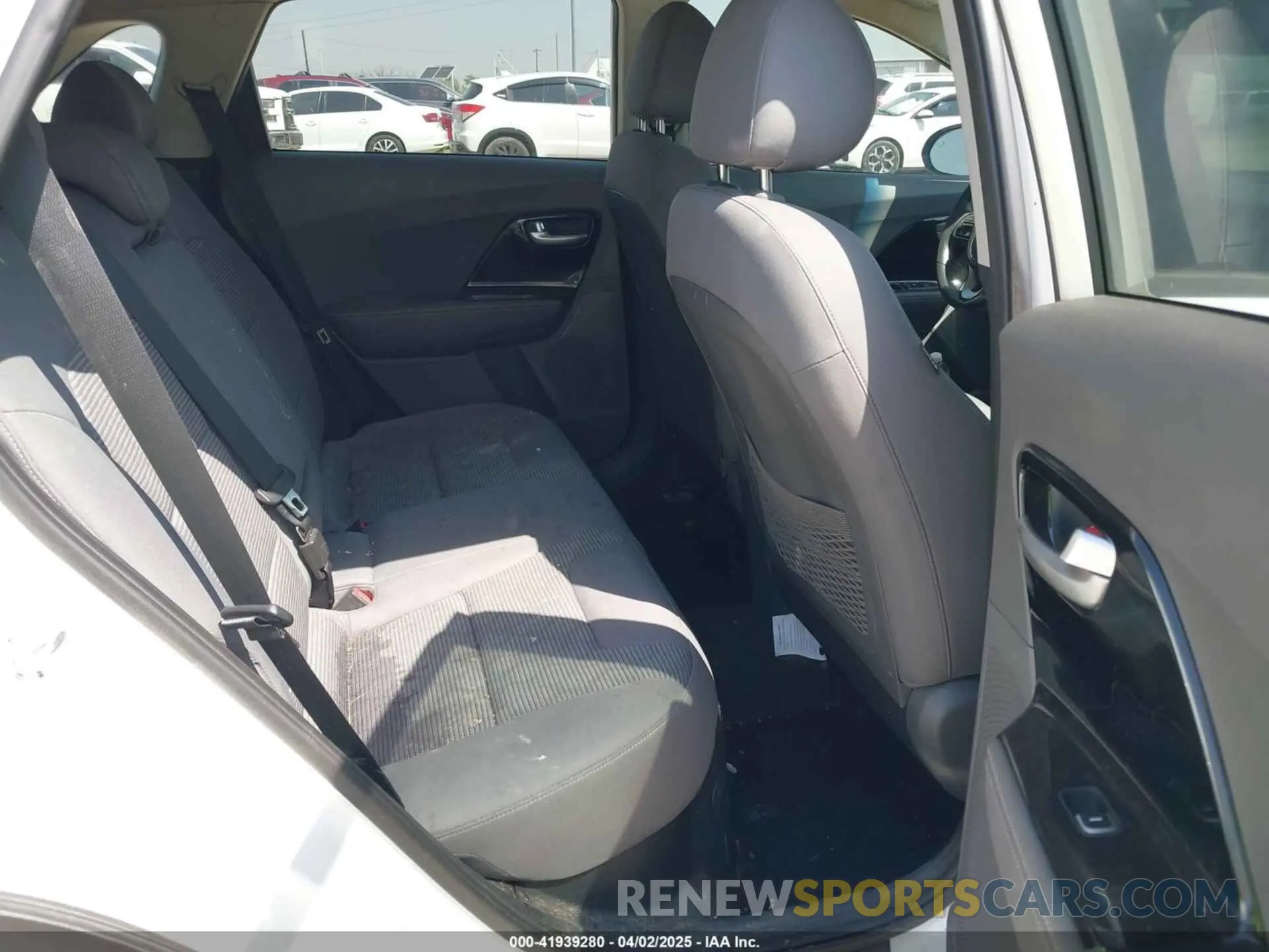 8 fotografías del automóvil dañado KNDCB3LCXL5400184 KIA NIRO 2020