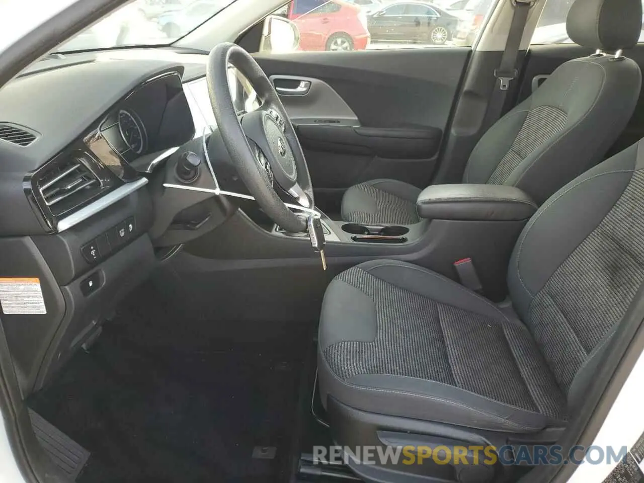 7 fotografías del automóvil dañado KNDCB3LCXL5423481 KIA NIRO 2020