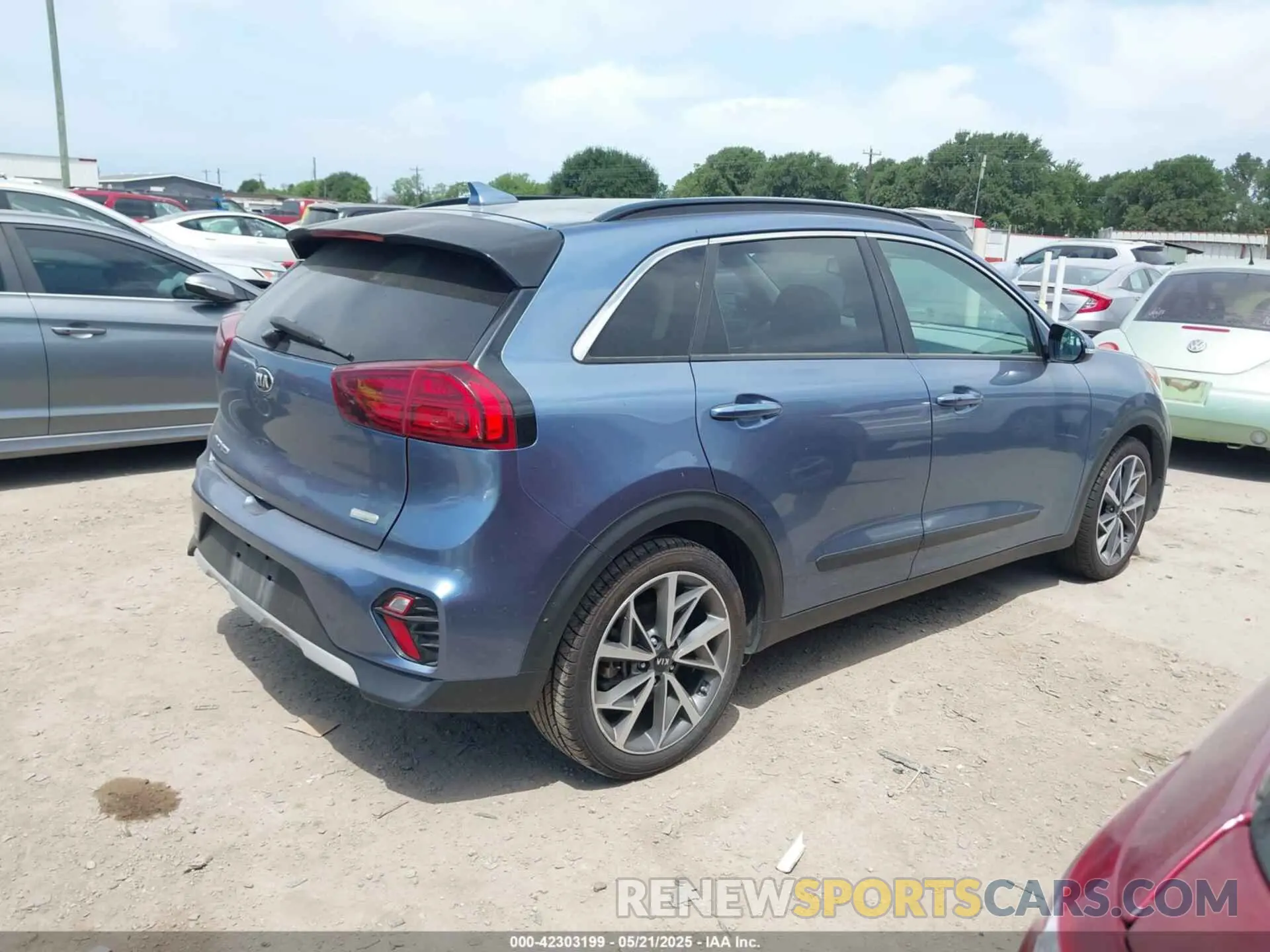 4 fotografías del automóvil dañado KNDCC3LC1L5394630 KIA NIRO 2020