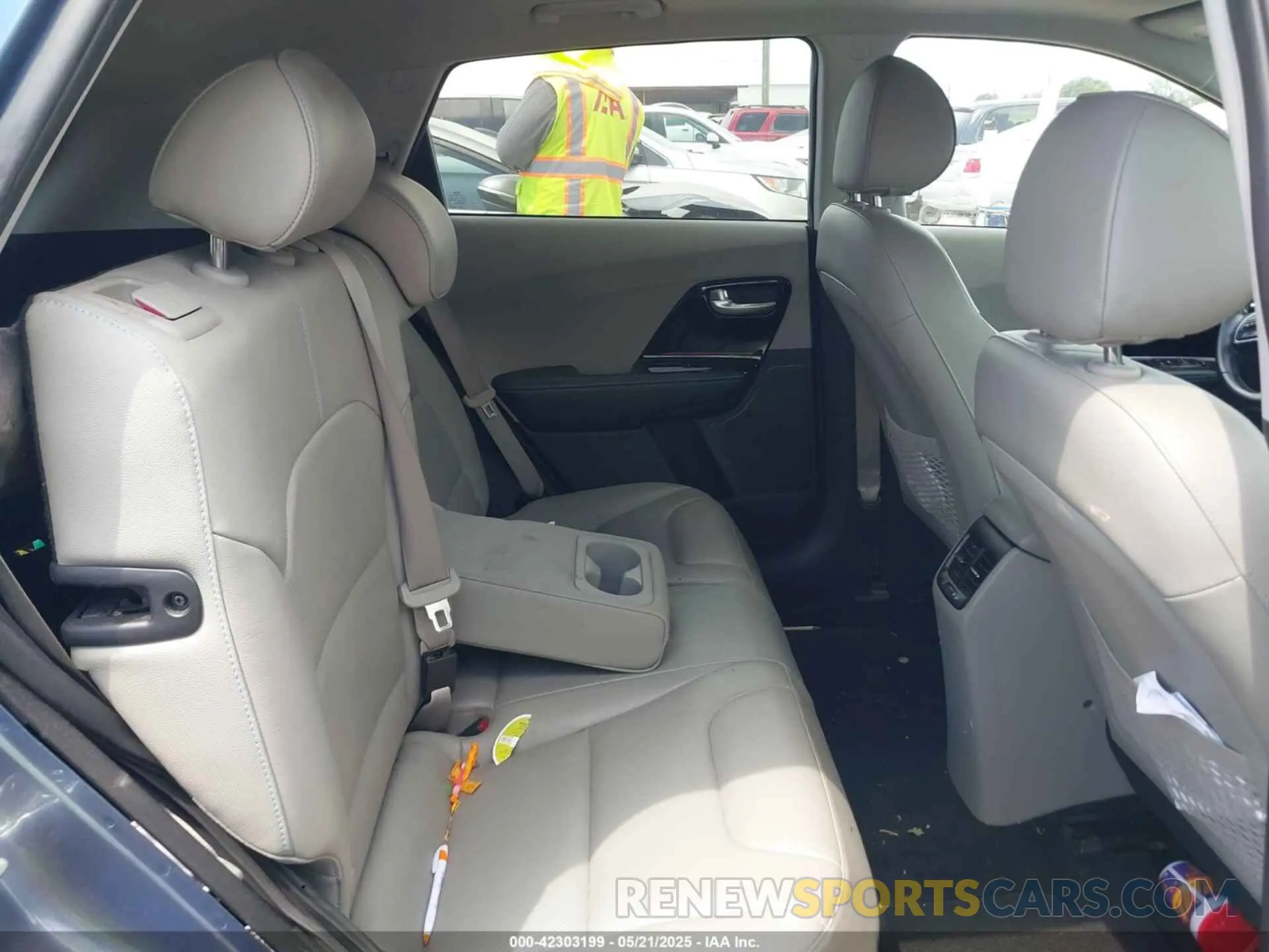 8 fotografías del automóvil dañado KNDCC3LC1L5394630 KIA NIRO 2020