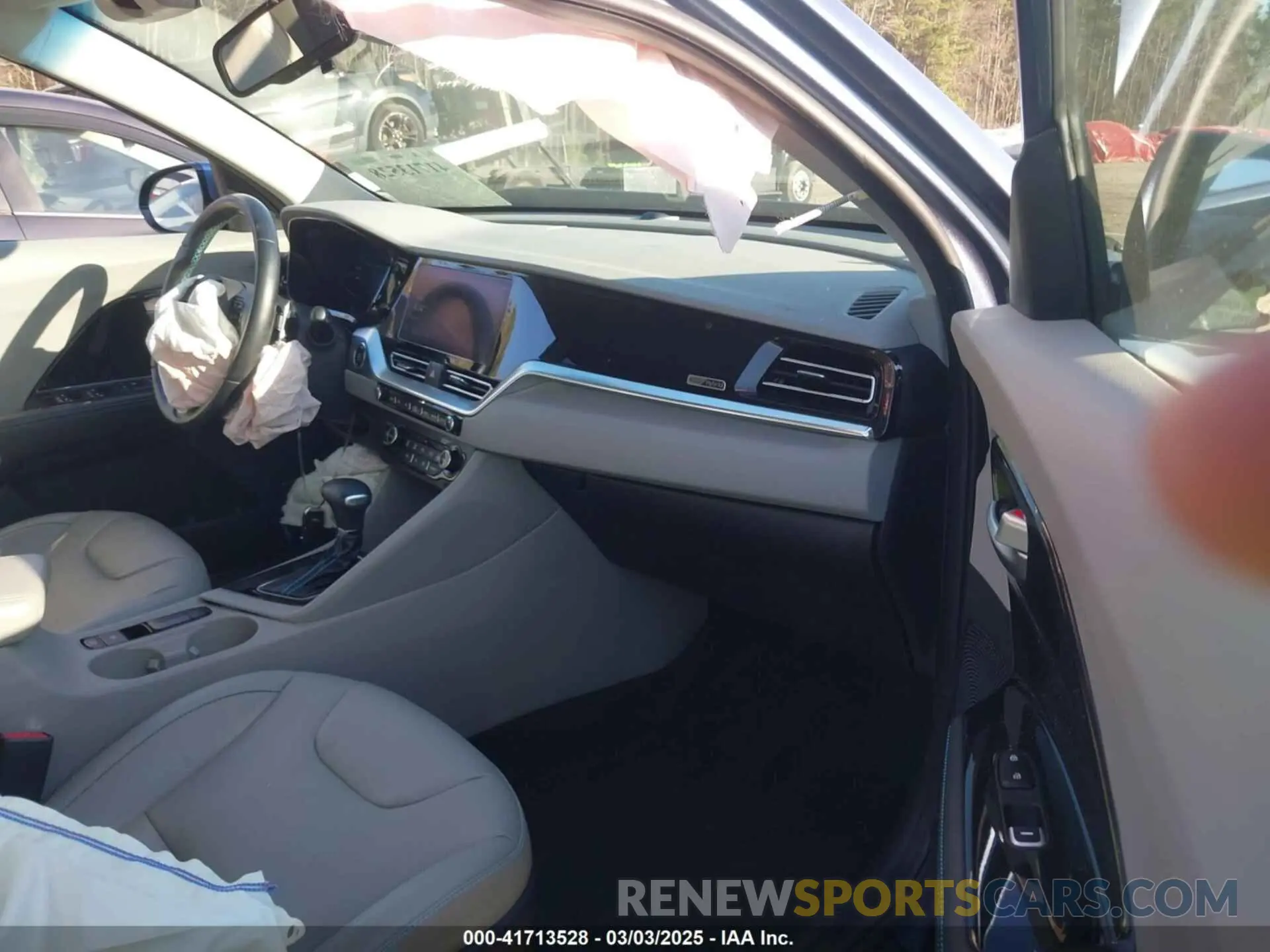 5 fotografías del automóvil dañado KNDCC3LC5L5421702 KIA NIRO 2020