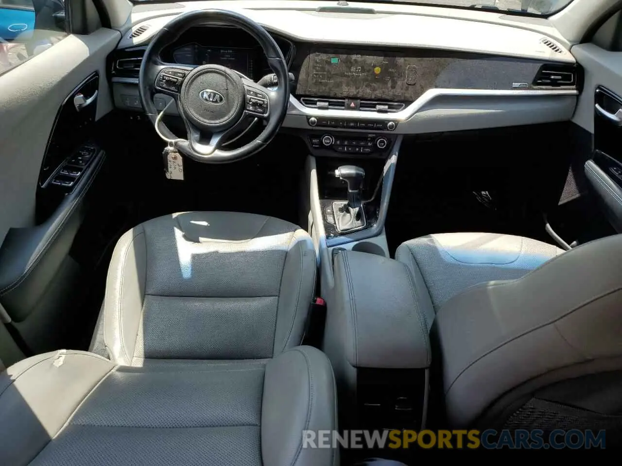 8 fotografías del automóvil dañado KNDCC3LD2L5363573 KIA NIRO 2020
