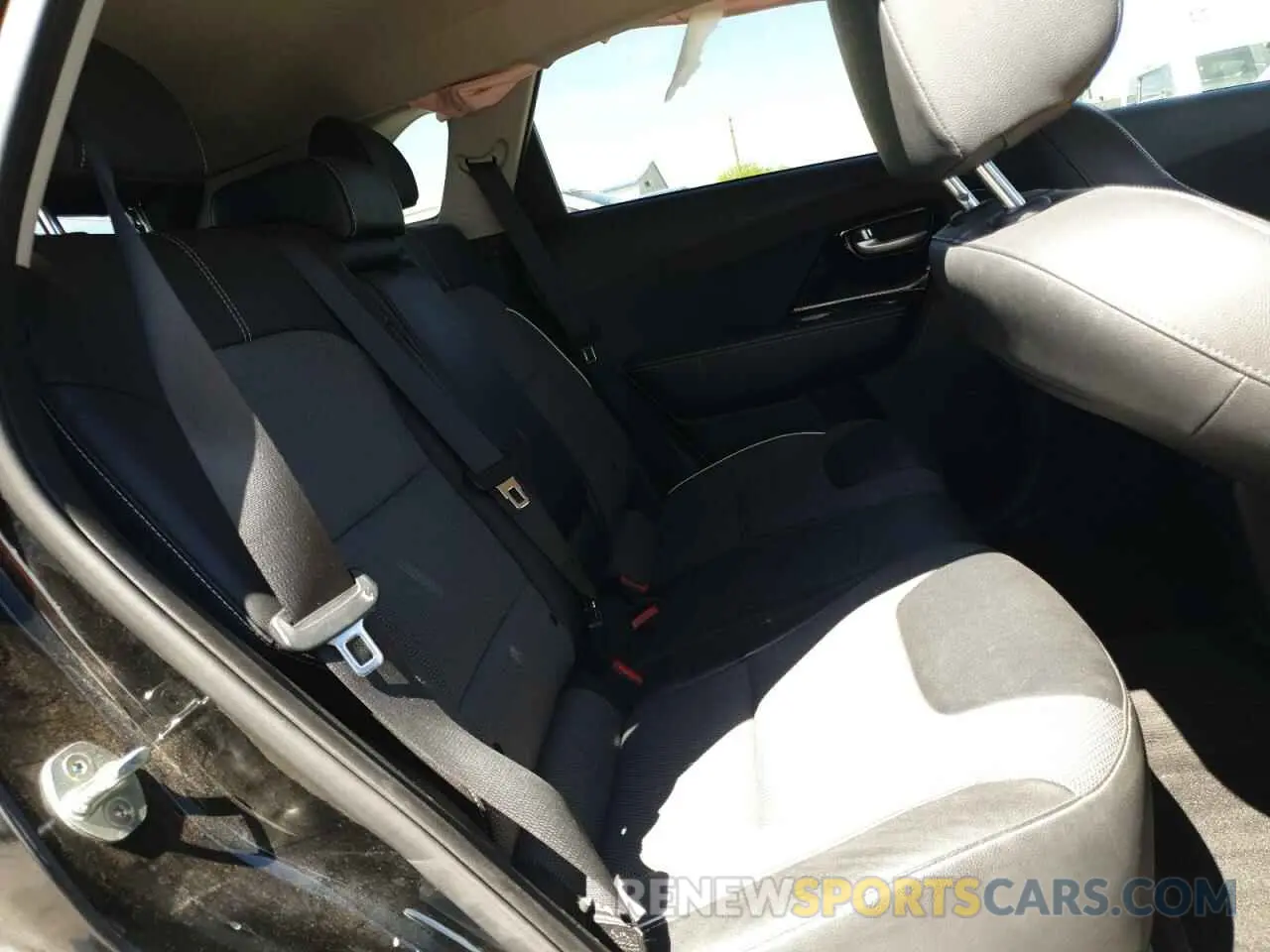 11 fotografías del automóvil dañado KNDCC3LG0L5080972 KIA NIRO 2020
