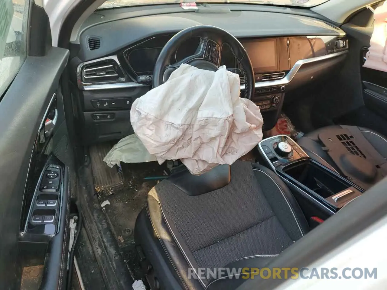 8 fotografías del automóvil dañado KNDCC3LG2L5072789 KIA NIRO 2020