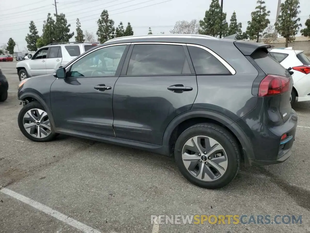 2 fotografías del automóvil dañado KNDCC3LG7L5080726 KIA NIRO 2020