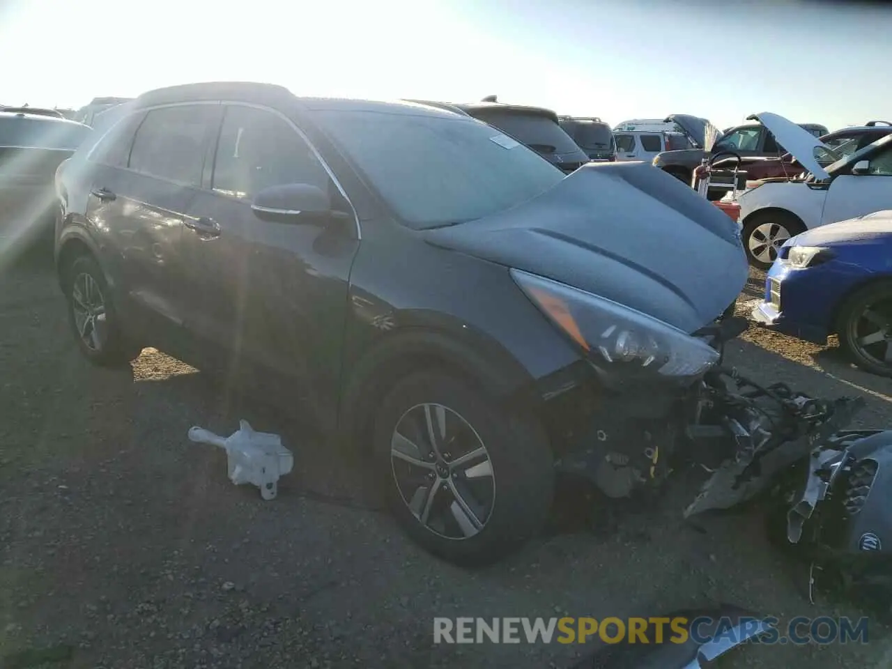 4 fotografías del automóvil dañado KNDCD3LD1L5387344 KIA NIRO 2020