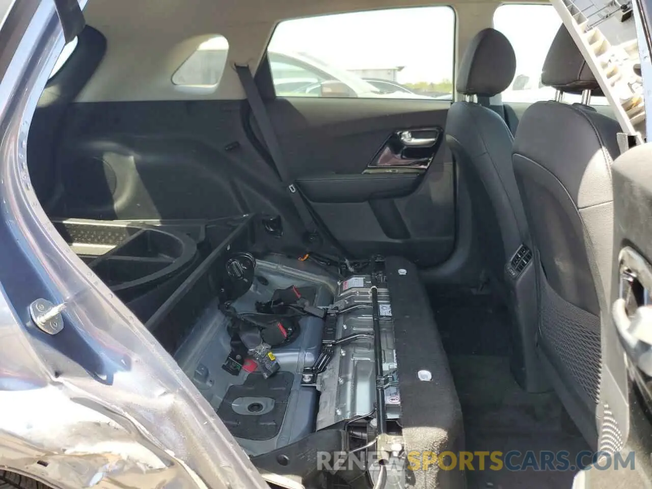 11 fotografías del automóvil dañado KNDCE3LC6L5433318 KIA NIRO 2020